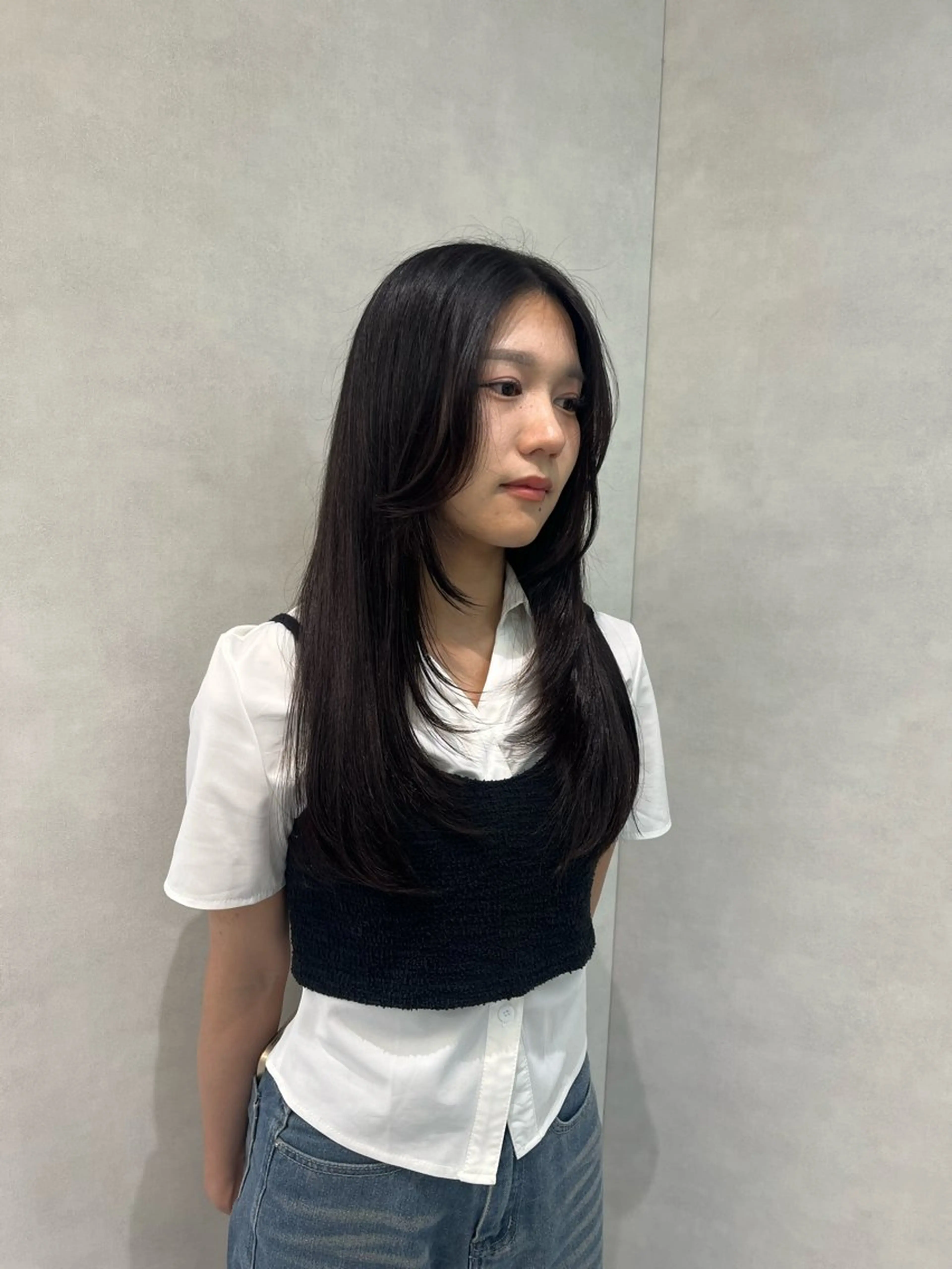 ミディアム 顔周りカット ハッシュカット レイヤーカット ROAVER(ローバー)所属・宮本 春花のヘアスタイル