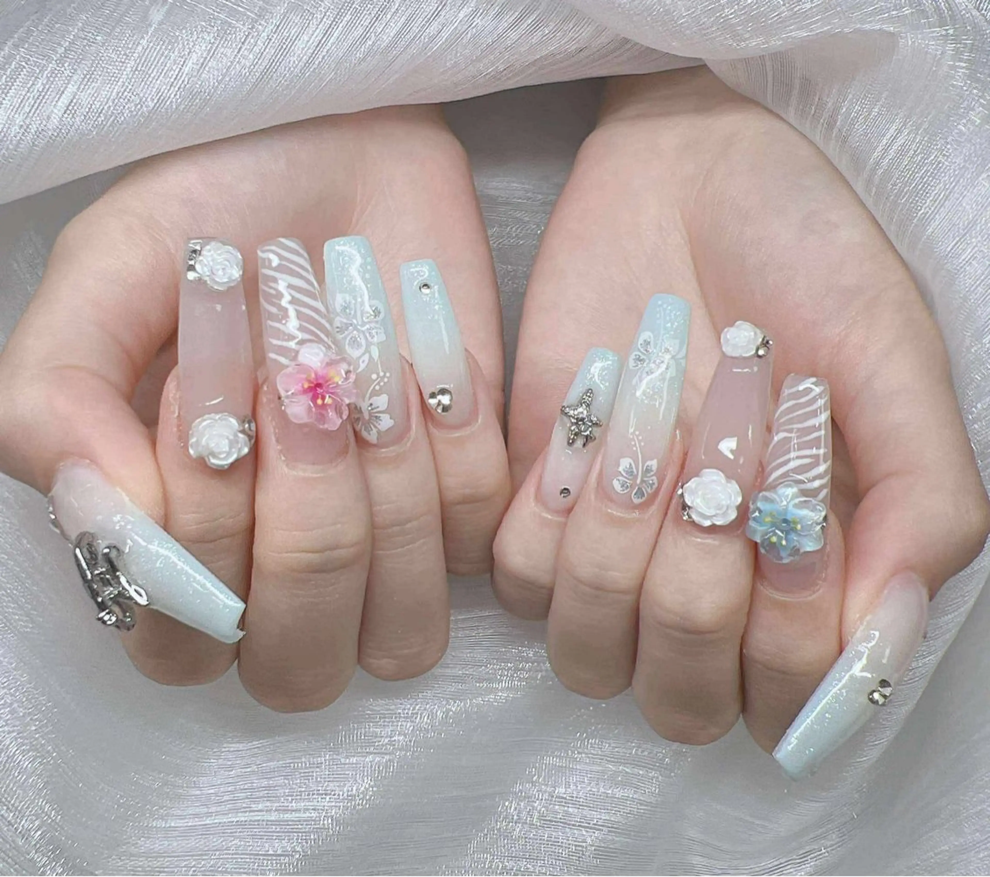ネイル 長さ出し グラデーション 卒業式 キラキラネイル マグネットネイル ハンドネイル Lee Nailsのネイルデザイン