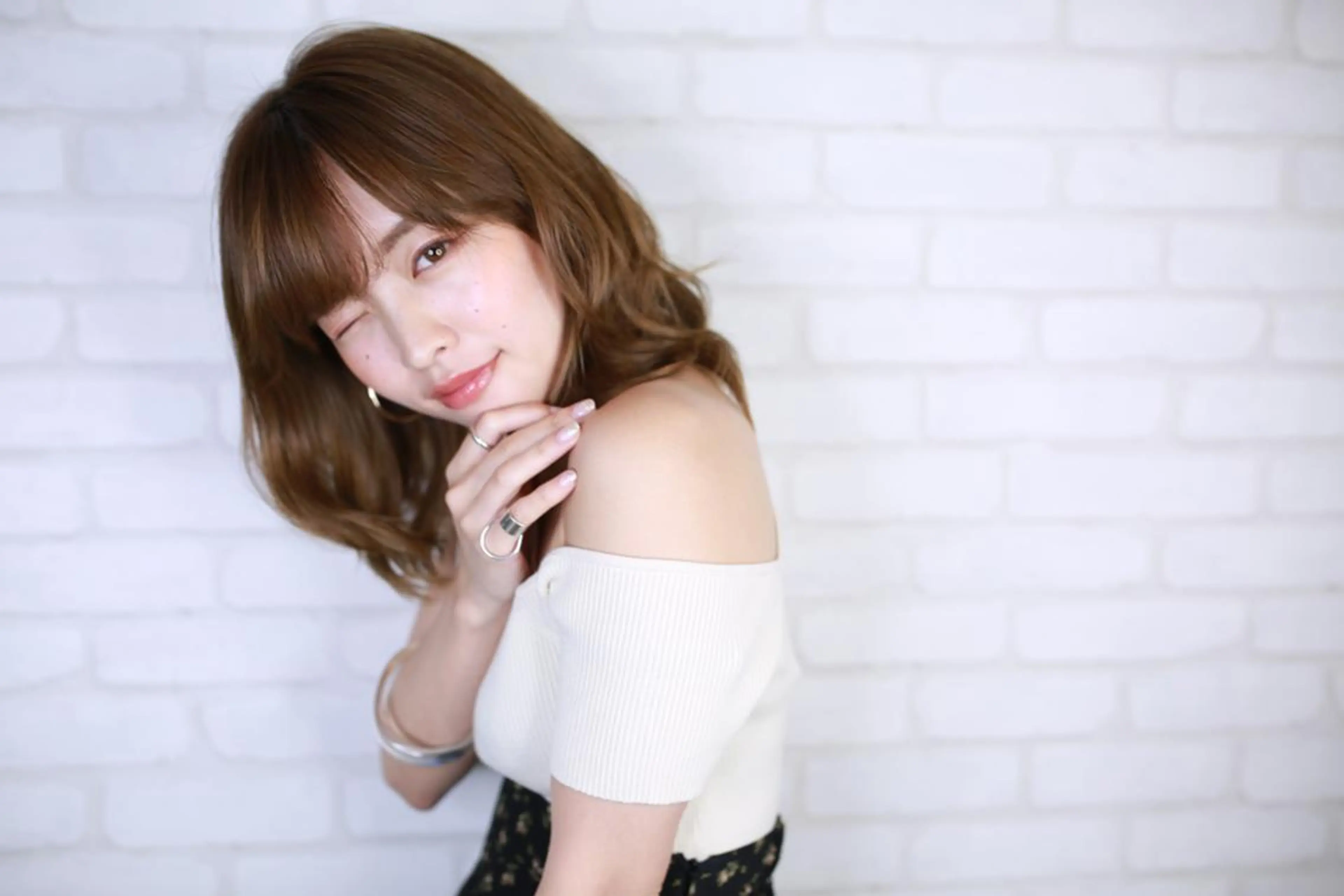 イルミナカラー&イルミナ専用トリートメント(アッシュ　ブルージュ　ハイトーン　アクアカラーもおすすめ 黒髪卒業)の写真