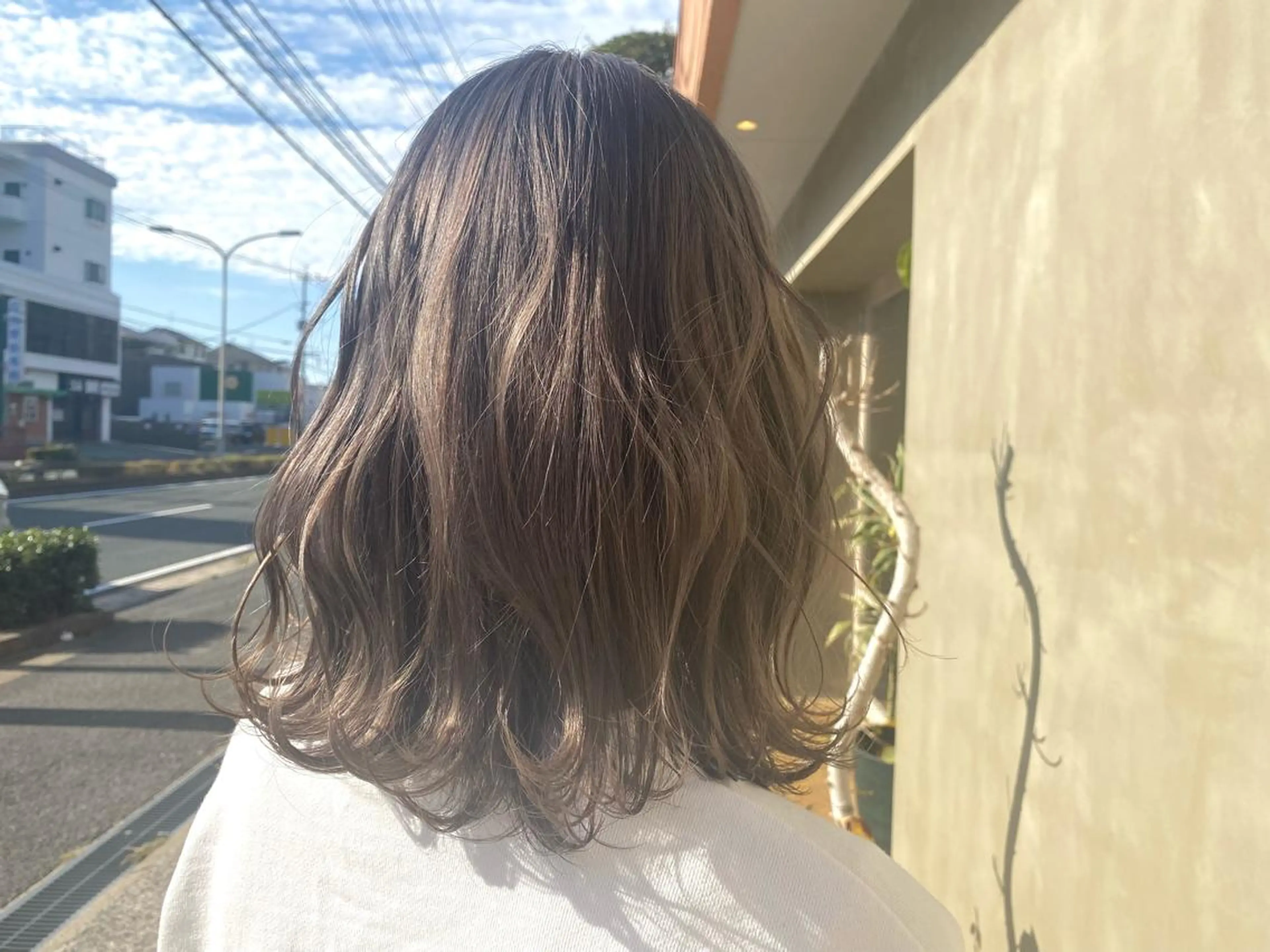 セミロング カラー セミロングパーマ バレイヤージュ ブリーチ ダブルカラー イヤリングカラー カット ヘアカラー トリートメント ブリーチなしWカラー /酸性ストレート河本のヘアスタイル