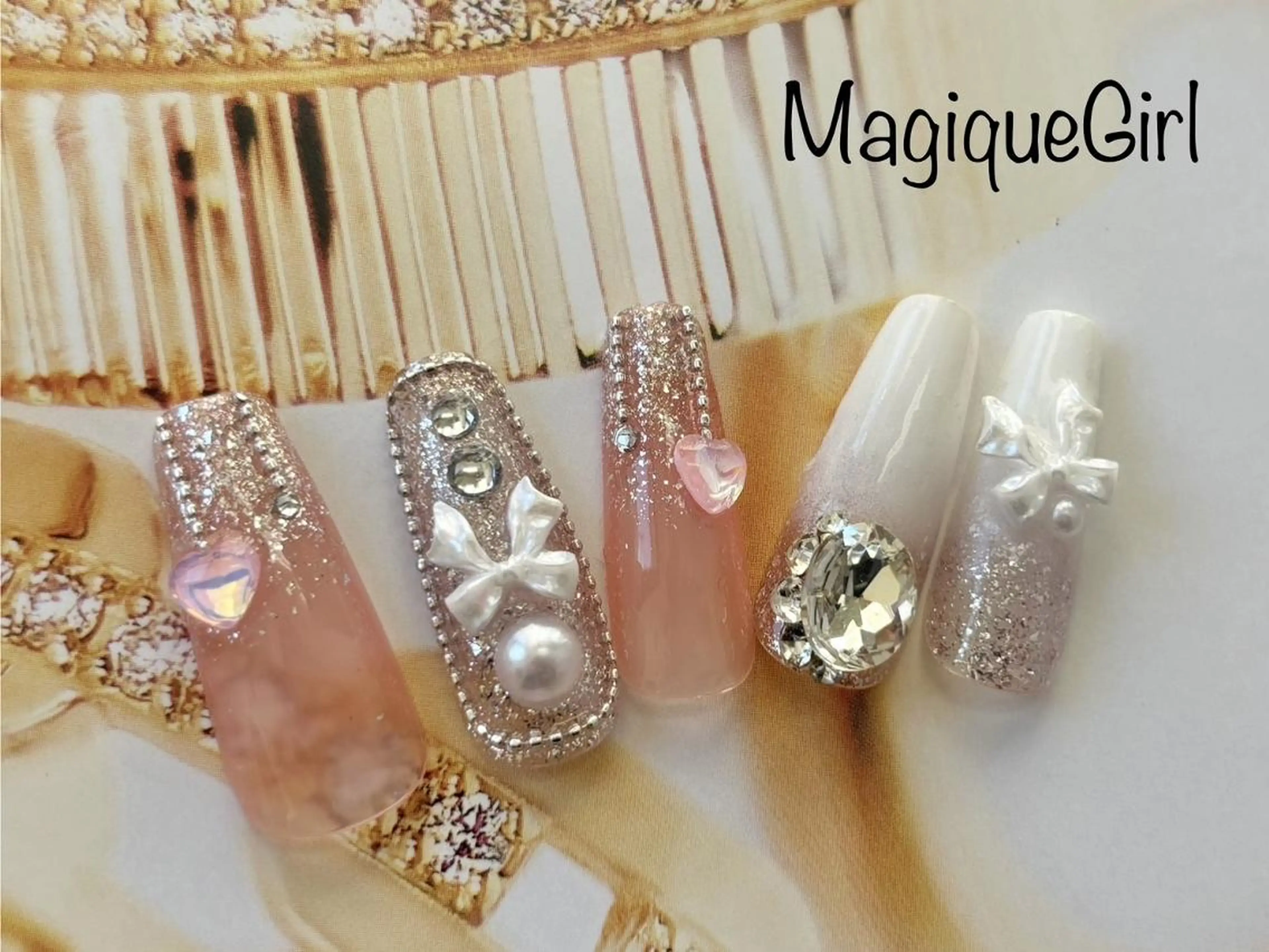 ネイル 冬ネイル クリスマス ハンドネイル フットネイル Magique パリ 専門店🎀のネイルデザイン