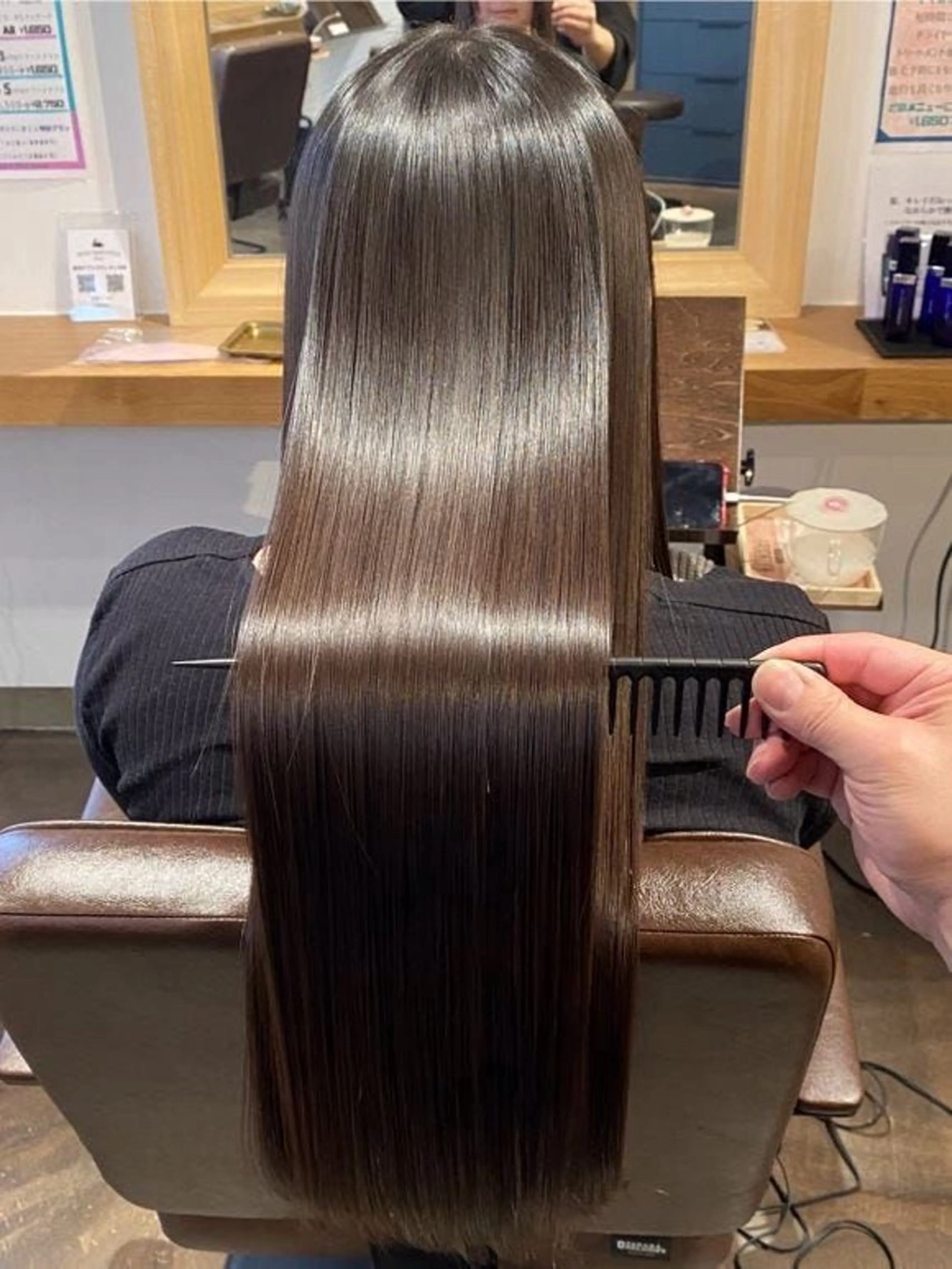 【クリスマス前限定価格⛄️】髪質改善ホリスティックストレート（縮毛矯正）＋うる艶トリートメント✨の写真