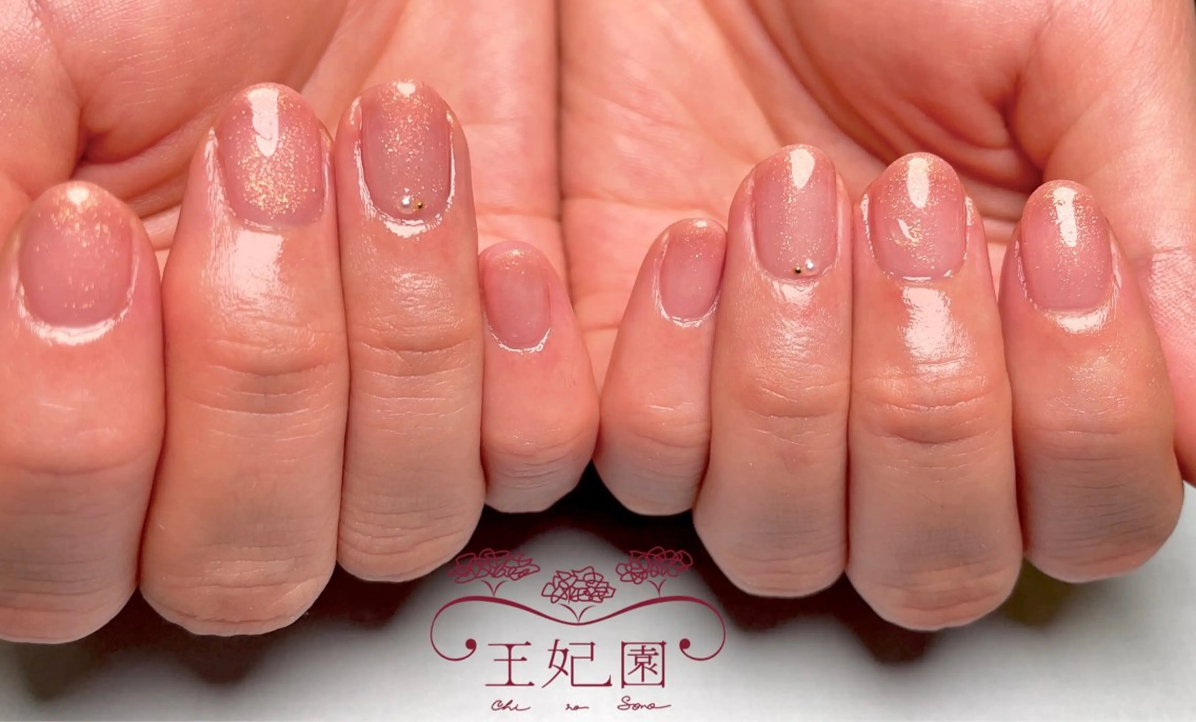 ネイル ジェルネイル ラメ(グリッター) ワンカラーネイル パラジェル ワンホンネイル nail salon王妃の園所属・王妃の園 ohinosonoのネイルデザイン