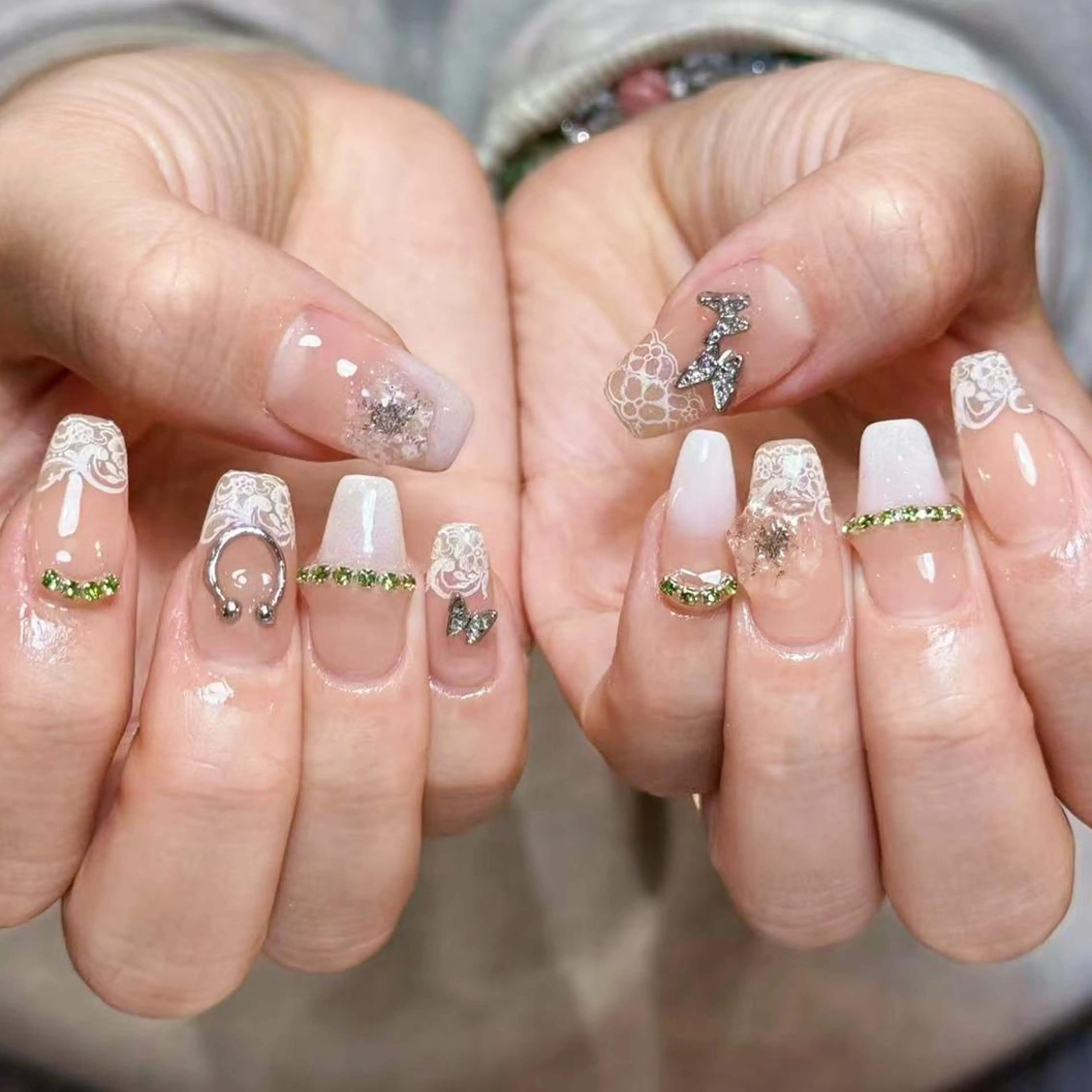 ネイル アートネイル オーロラネイル ガーリー キラキラネイル 韓国ネイル Nail Monsterのネイルデザイン