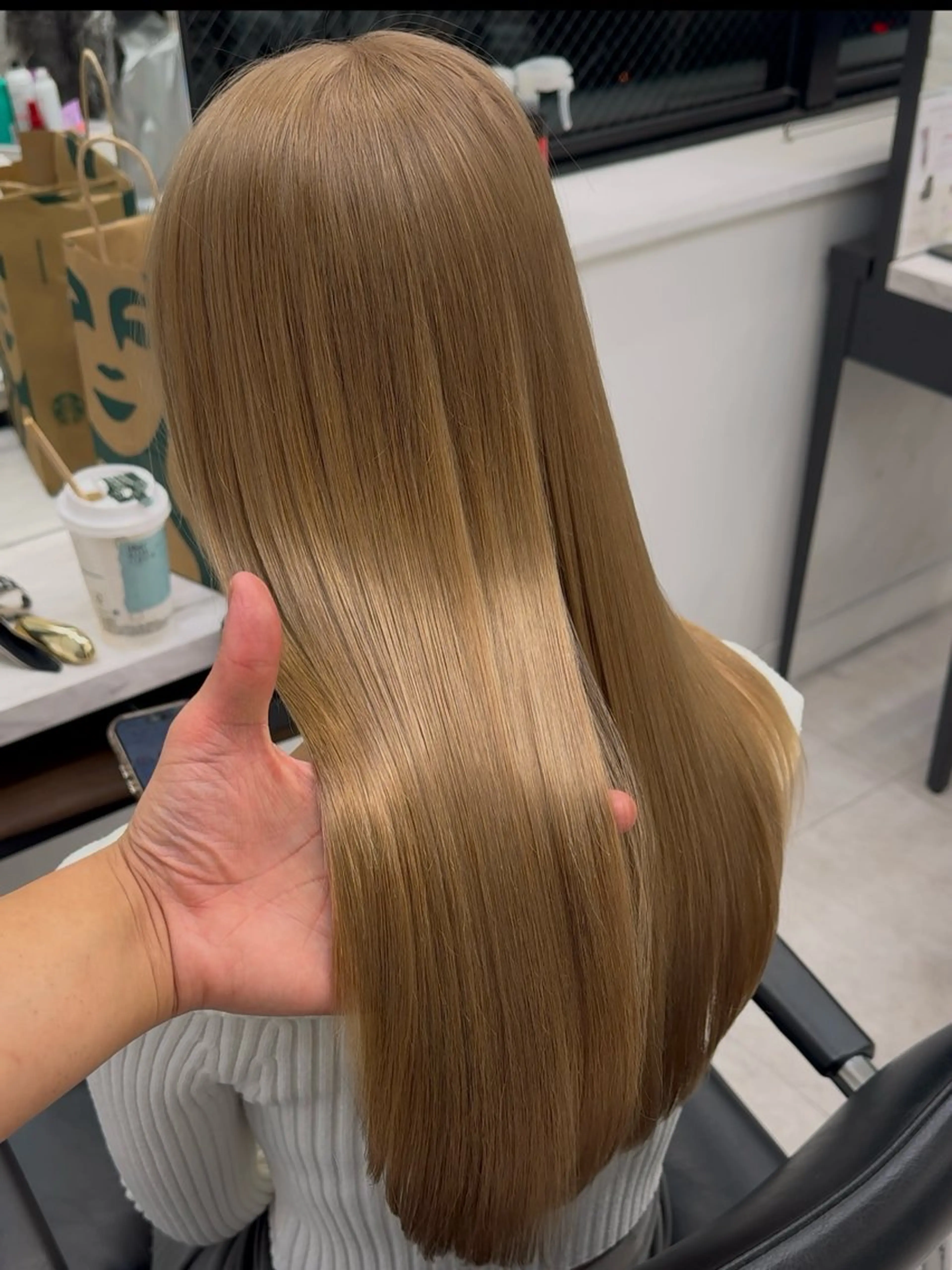 セミロング カラー ヘアカラー トリートメント 高島大登/顔周り /ミルクティーのヘアスタイル