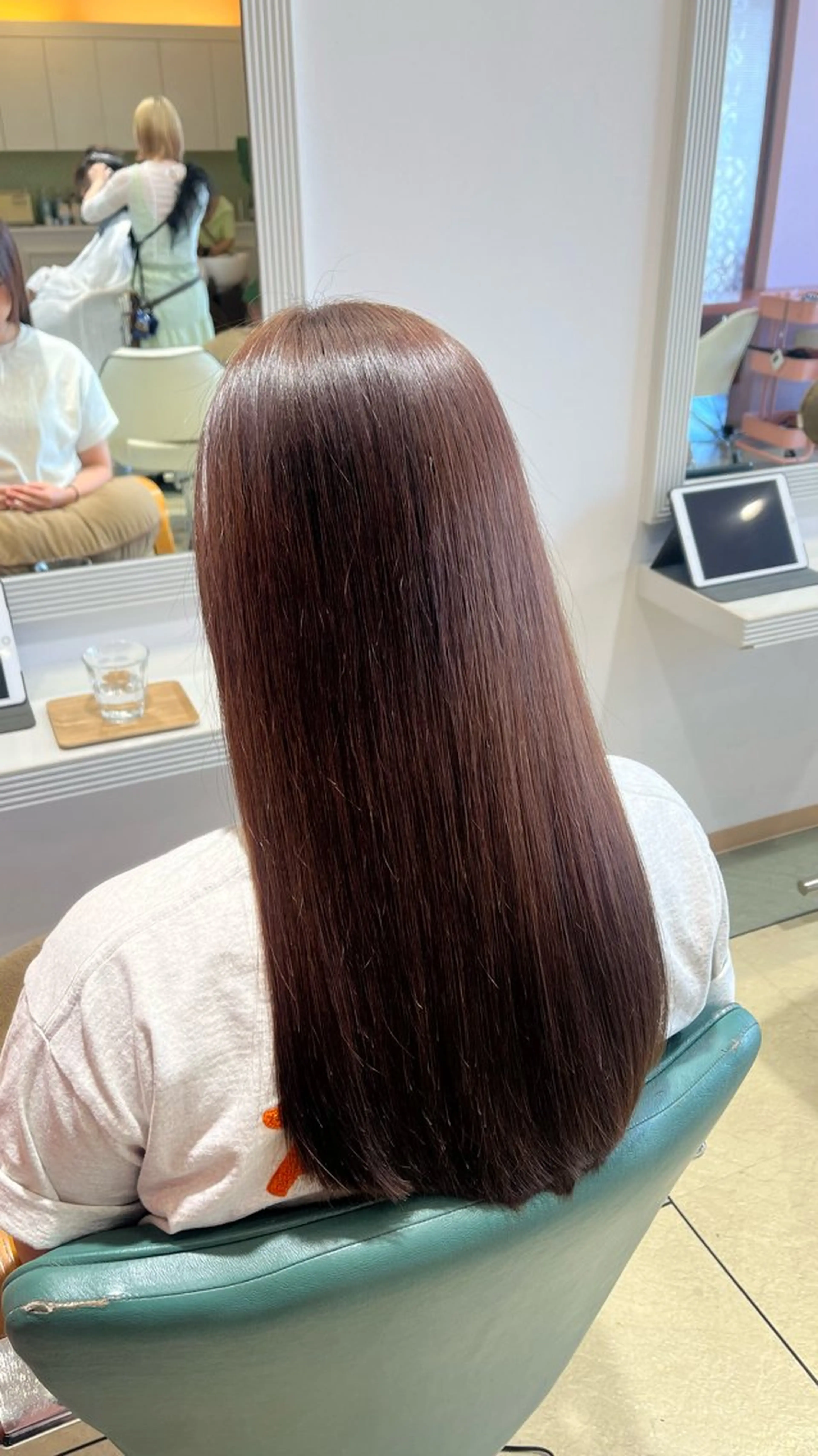 ロング パーマ カット 縮毛矯正 トリートメント ベージュカラー⌇﻿ くびれヘア.𐙚心音のヘアスタイル