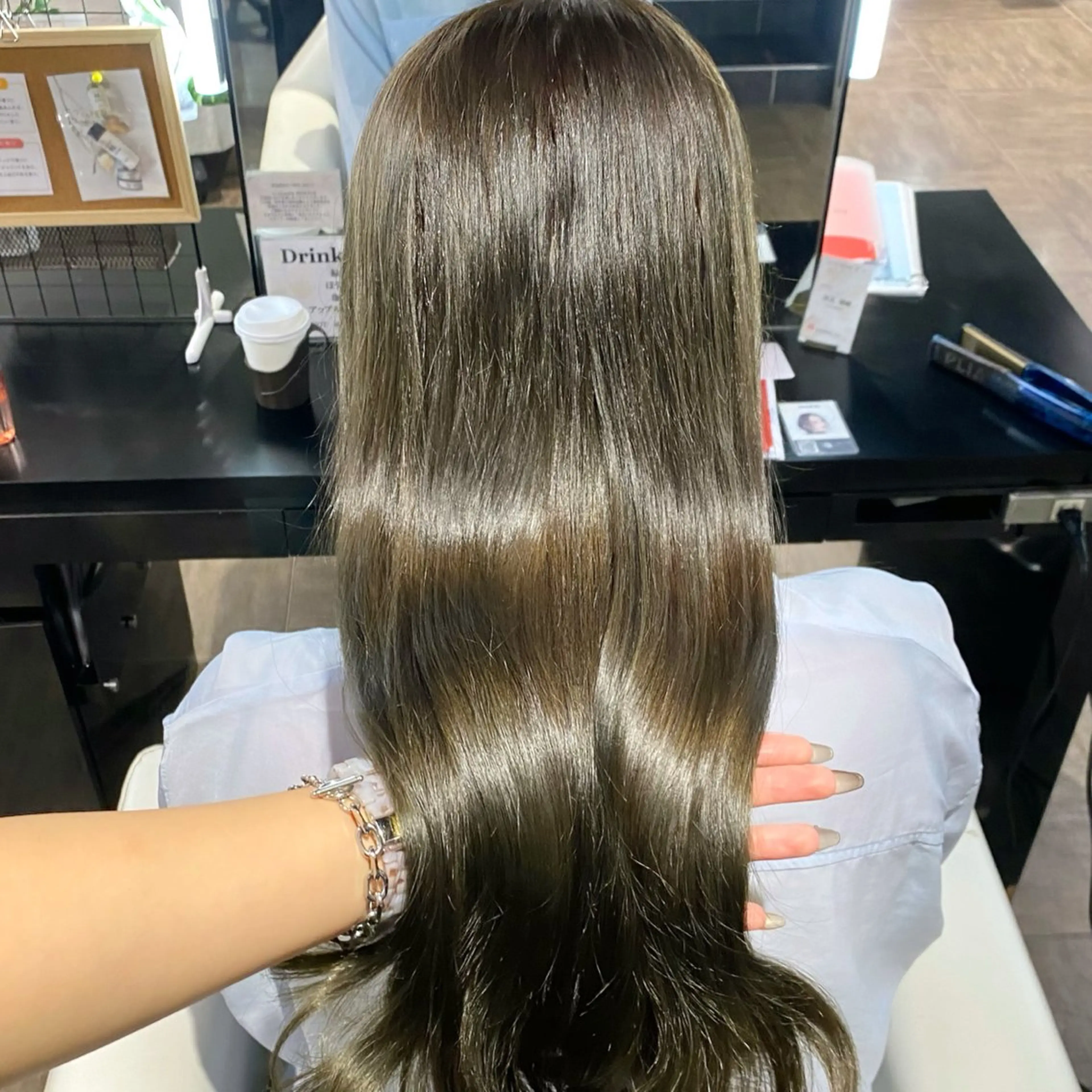 ロング カラー ベージュカラー ブリーチ ダブルカラー ブリーチなしカラー オリーブベージュ カット ヘアカラー トリートメント 🤍愛されヘア⌇ 𝐑 𝐈 𝐎🤍のヘアスタイル