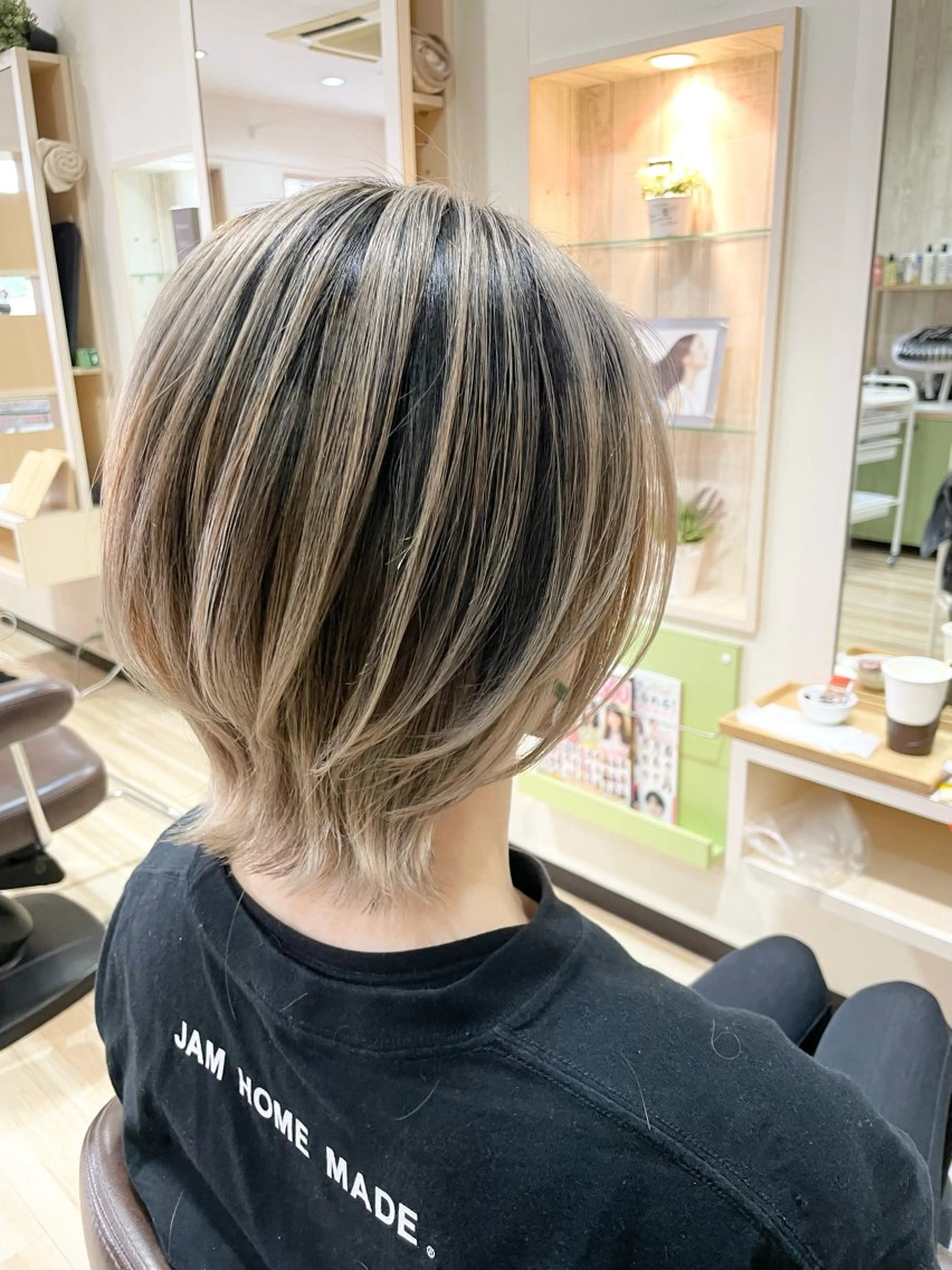 ショート カラー バレイヤージュ ブリーチ デザインカラー レイヤーカット 🌈派手髪ハイトーン 🌈鈴木亮太🌈のヘアスタイル