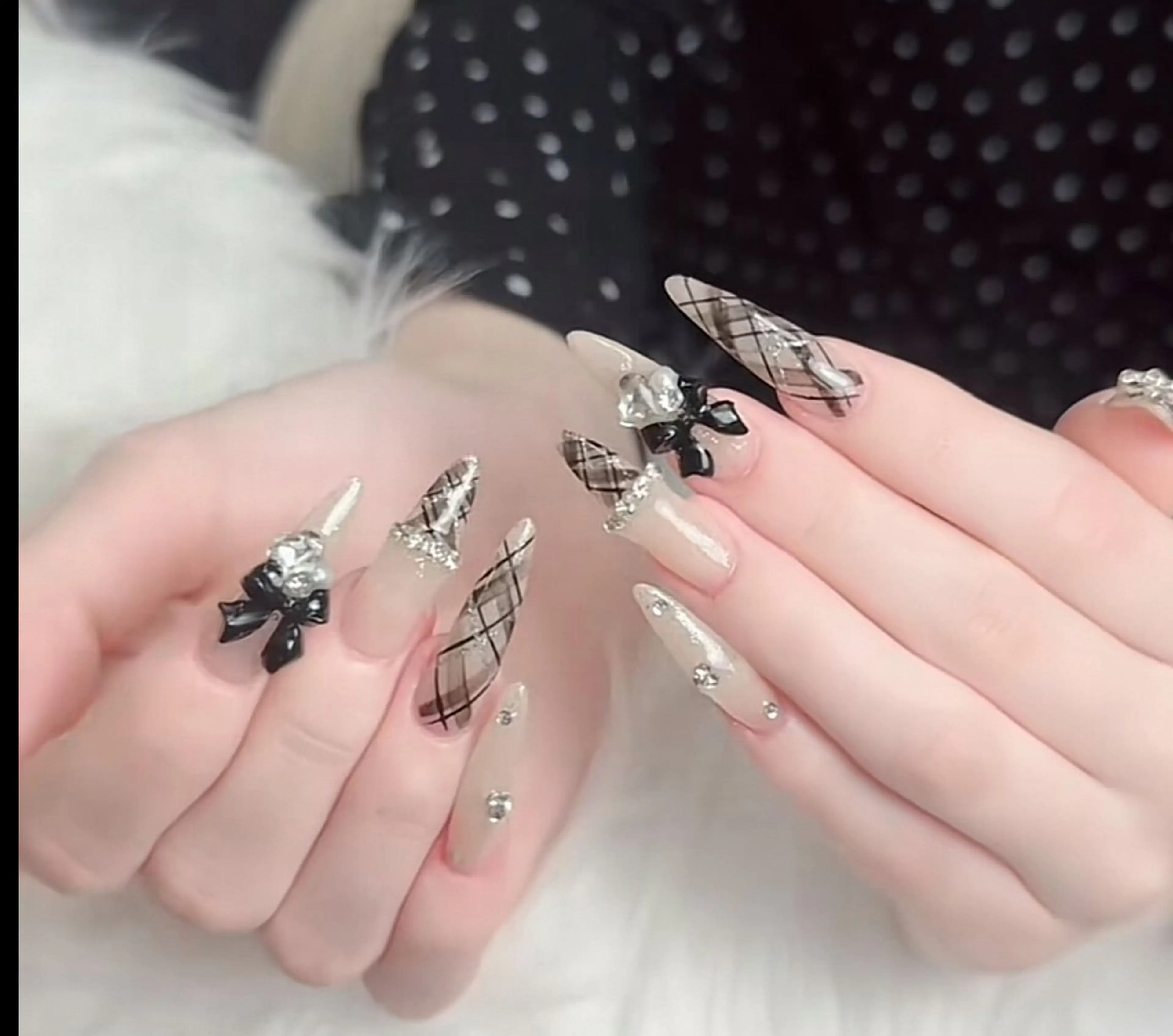 ネイル アートネイル ジェルネイル グラデーション マグネットネイル ニュアンスネイル ハンドネイル Ryu Nail Studio所属・Ryu Nail 新大久保のネイルデザイン