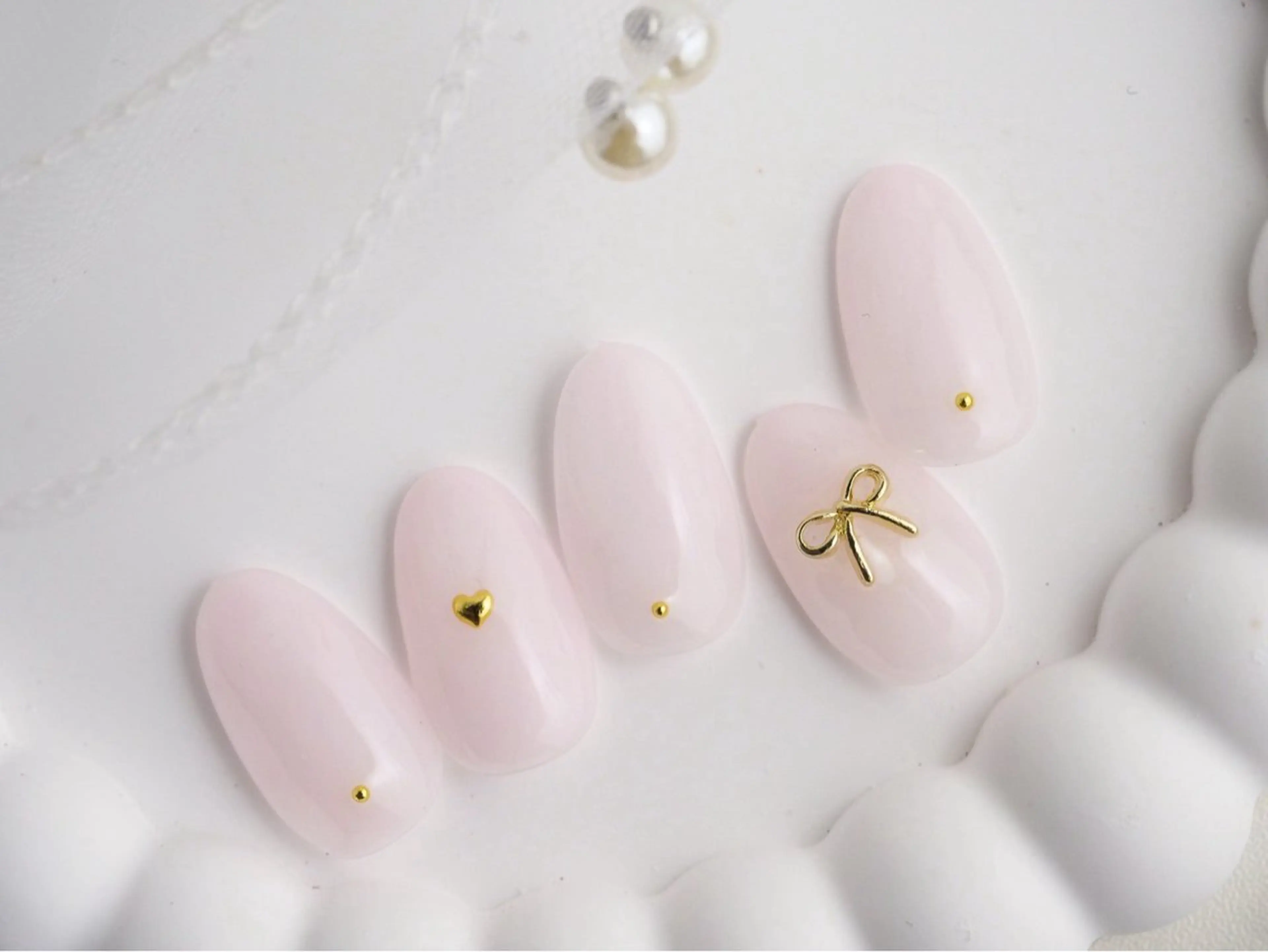 ネイル ハンドネイル WHITE NAIL 宝塚所属・中田 未優のネイルデザイン