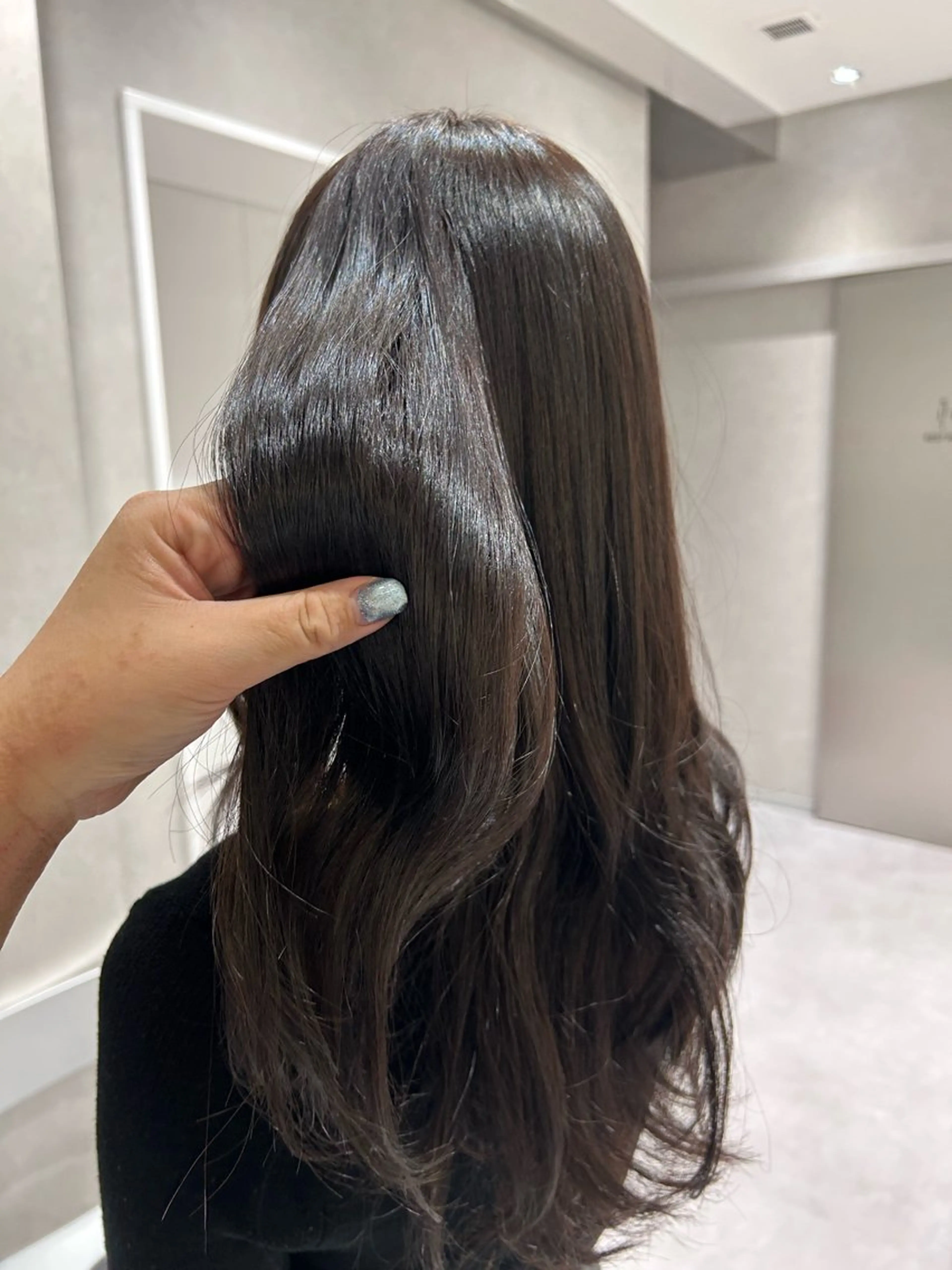 セミロング カラー グレージュ オリーブグレージュ オリーブグレー カット ヘアカラー トリートメント SALOWIN 新宿三丁目me+所属・レイヤー/ボブ/ 髪質改善/石井ハルカのヘアスタイル