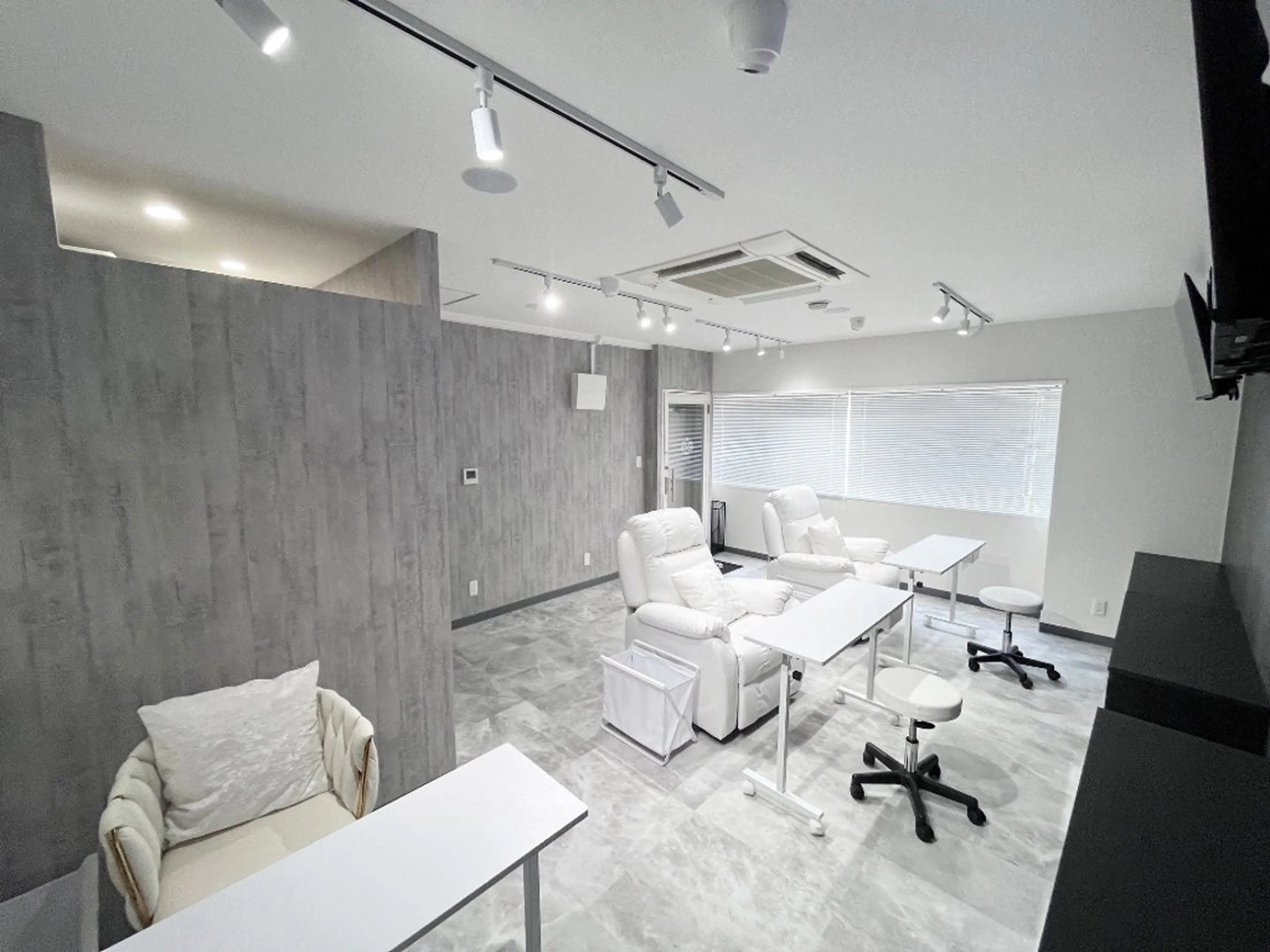 リスブラン AYUMI 🍎のネイルデザイン