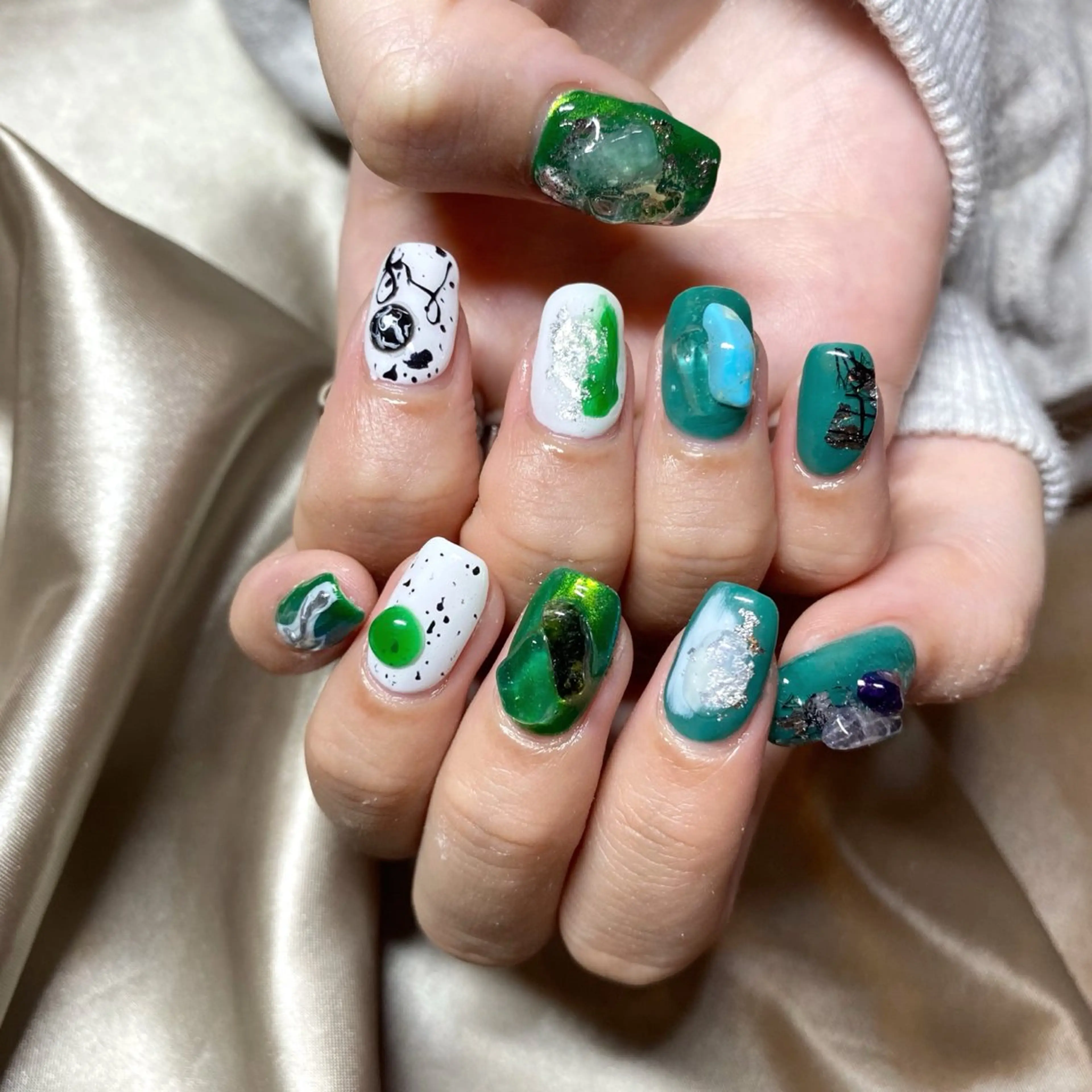 ネイル グリーン ハンドネイル Nails VINATI所属・ササキスズナ Jr.ネイリストのネイルデザイン