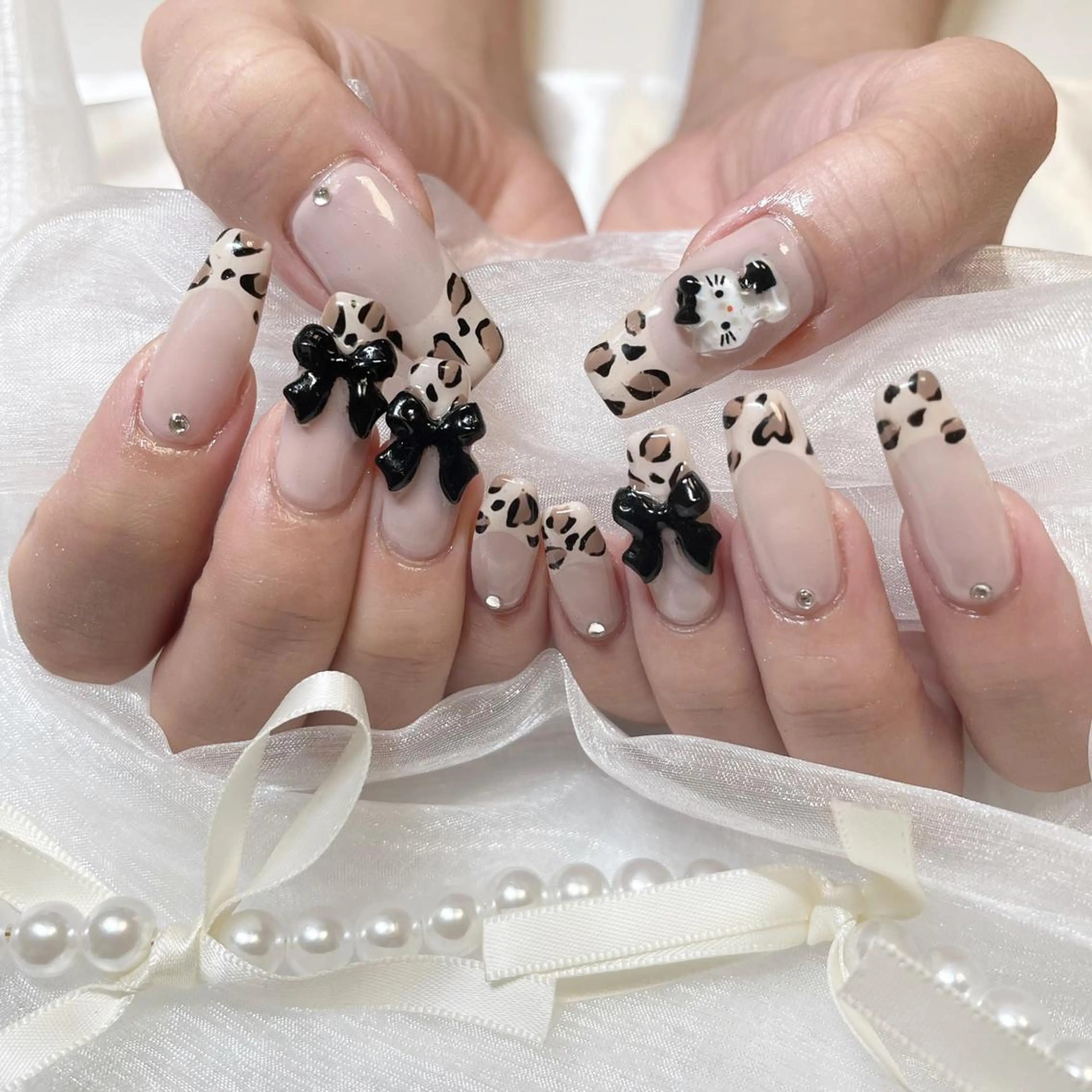 ネイル ジェルネイル キラキラネイル 韓国ネイル 持ち込み ワンカラーネイル ハンドネイル fiore nail 🦋のネイルデザイン