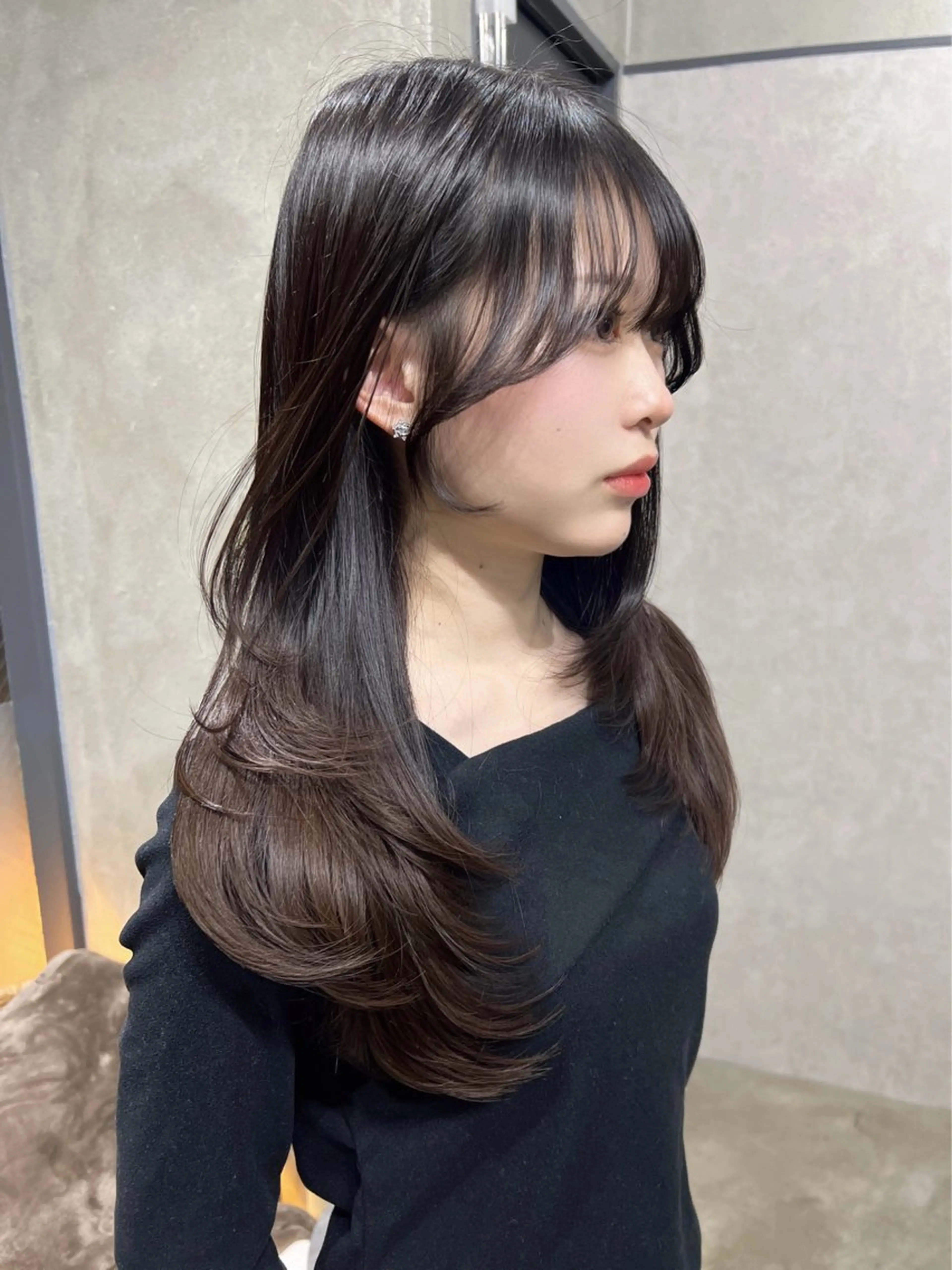 セミロング カット ヘアカラー トリートメント maya レイヤーカットのヘアスタイル