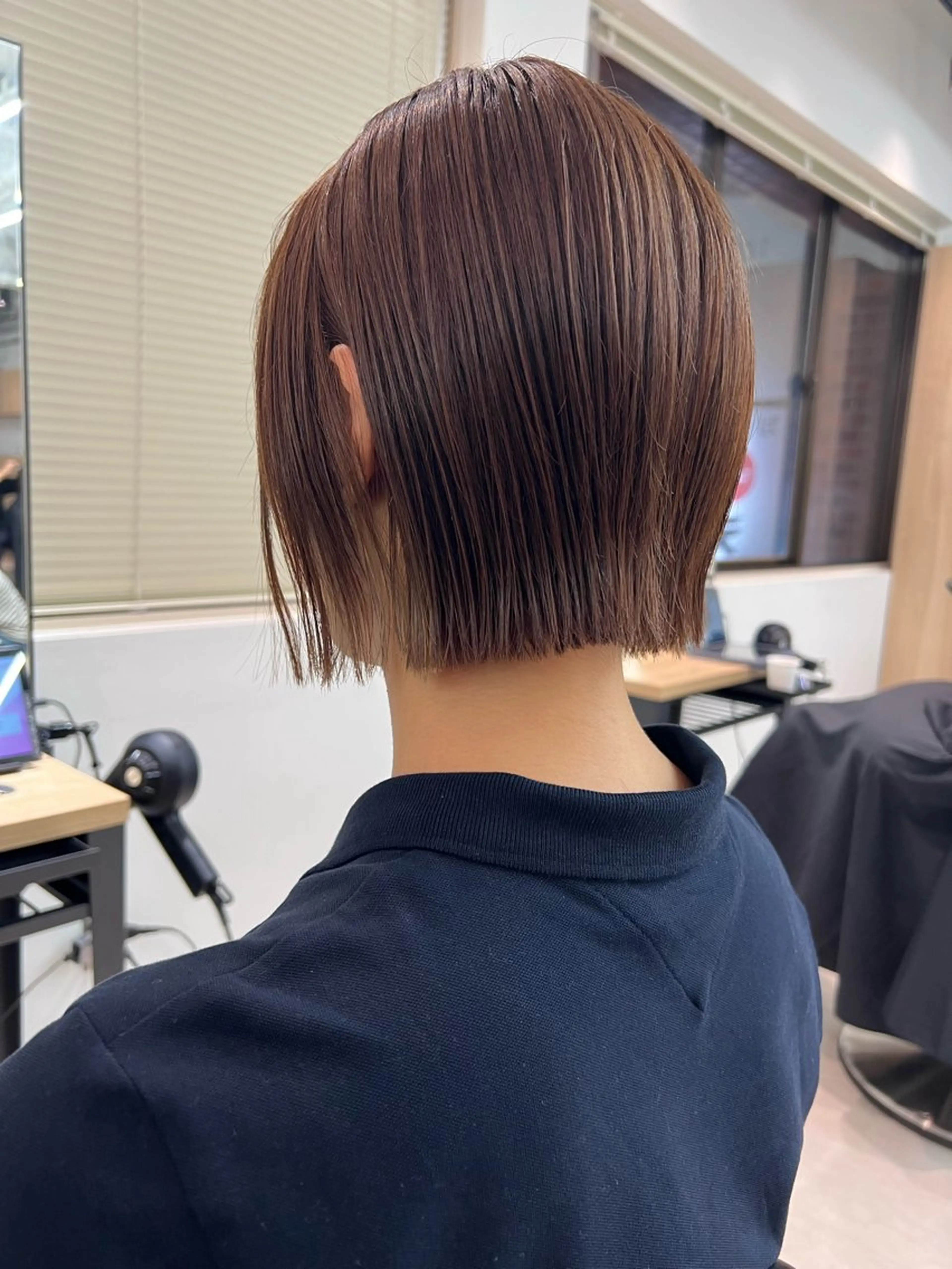 ショート ボブ くびれヘア 外ハネヘア カット ヘアカラー 仲川 和人のヘアスタイル