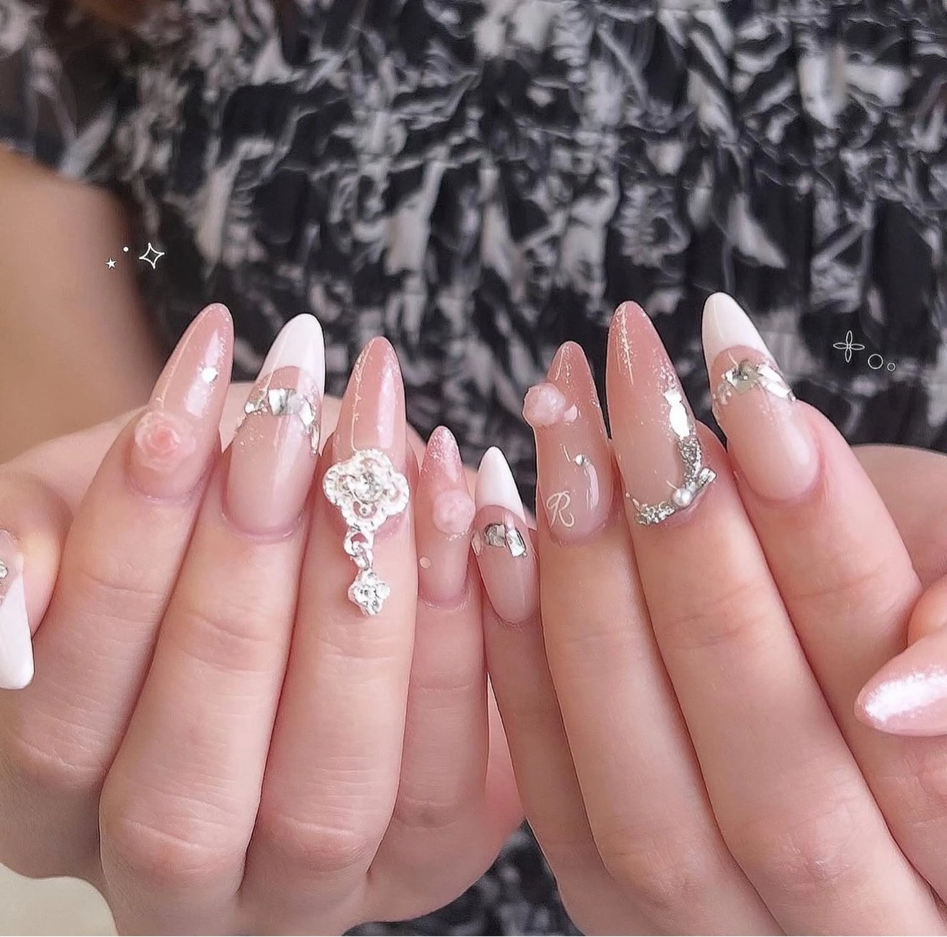 ネイル フレンチネイル キラキラネイル マグネットネイル ミラーネイル ニュアンスネイル ハンドネイル Lyn TA Nailのネイルデザイン