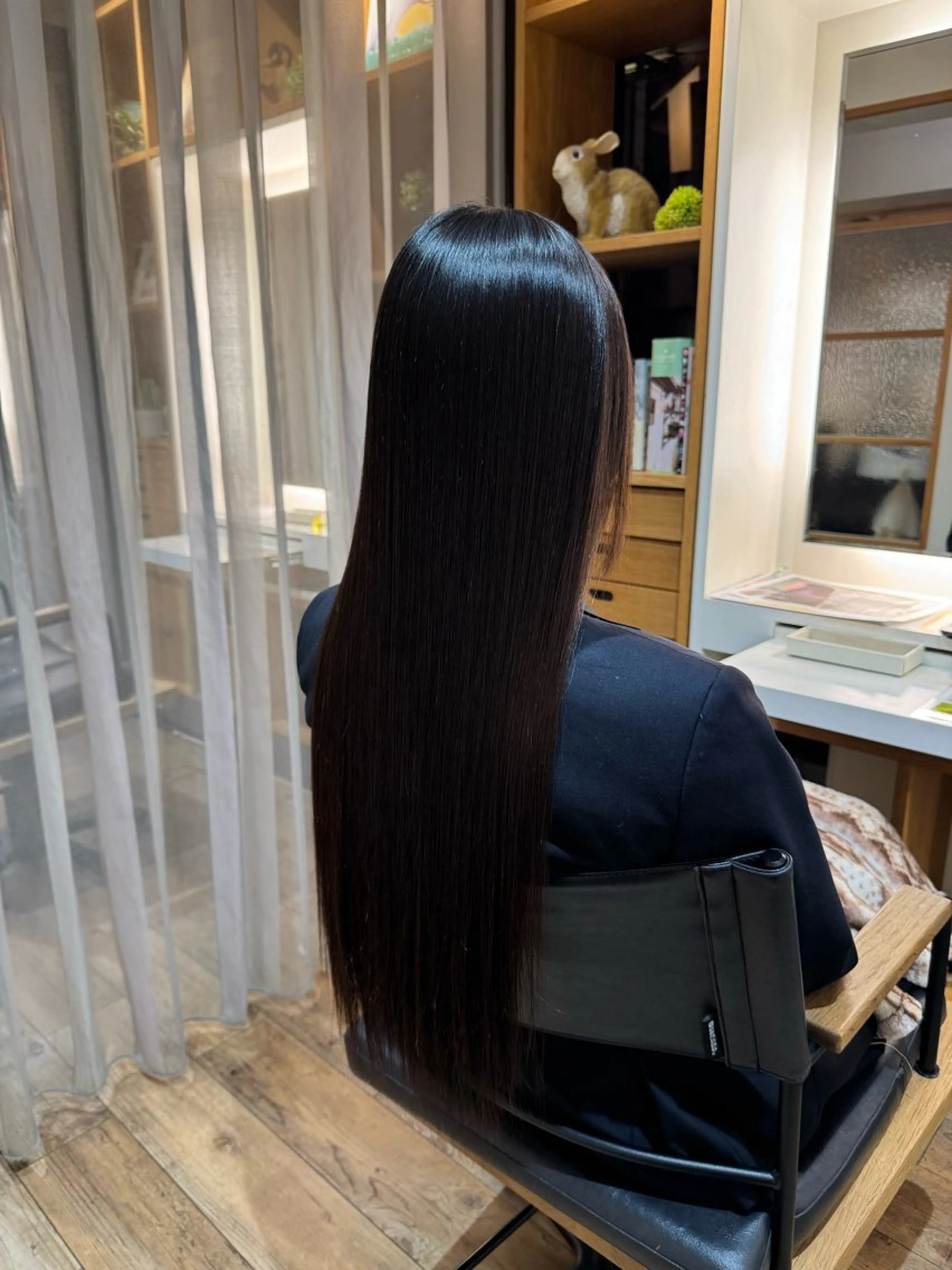 セミロング カット 縮毛矯正 トリートメント afloatkobe所属・美髪/髪質改善 川口凌弥のヘアスタイル