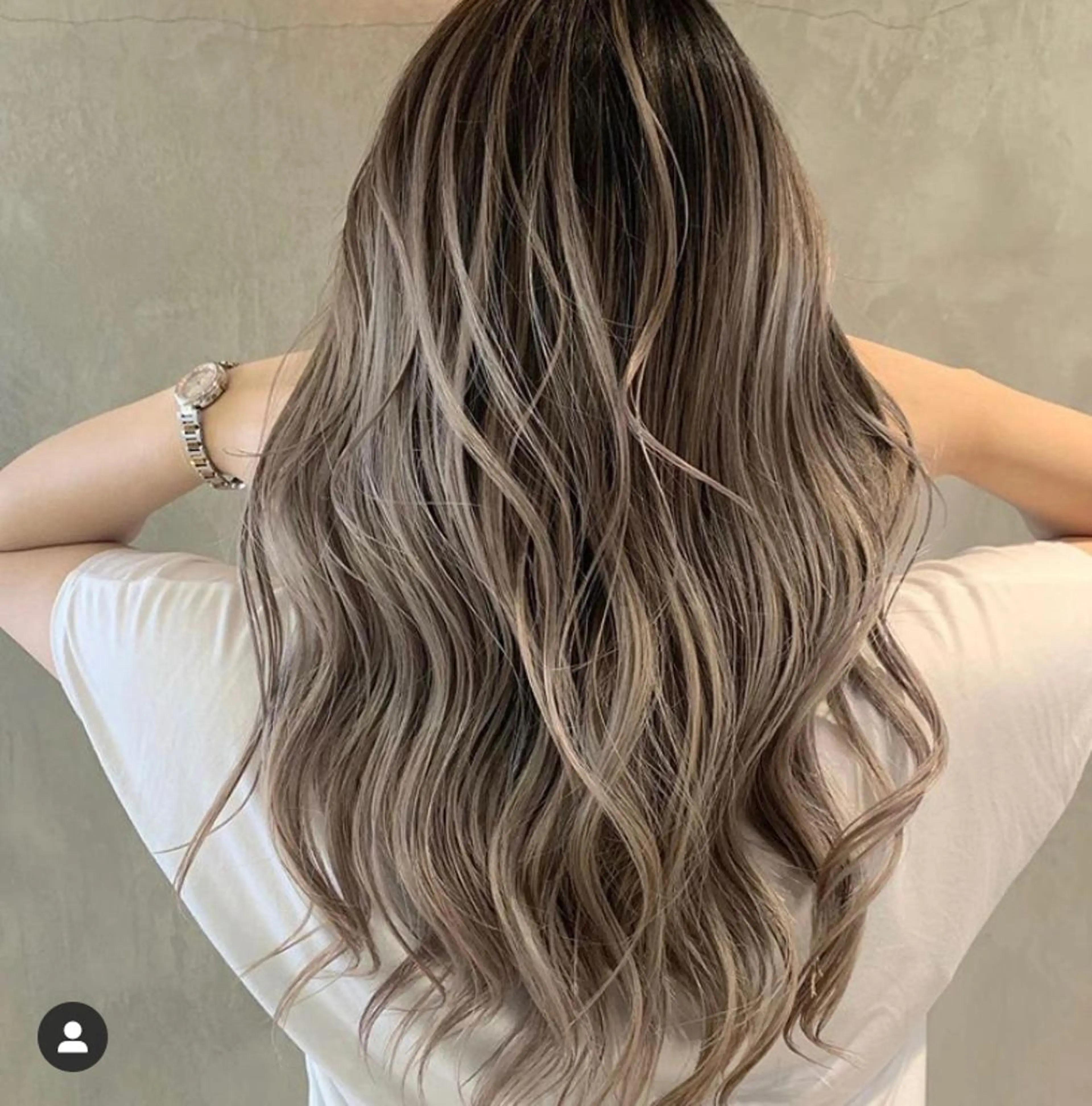 ロング カラー イズ ミのヘアスタイル