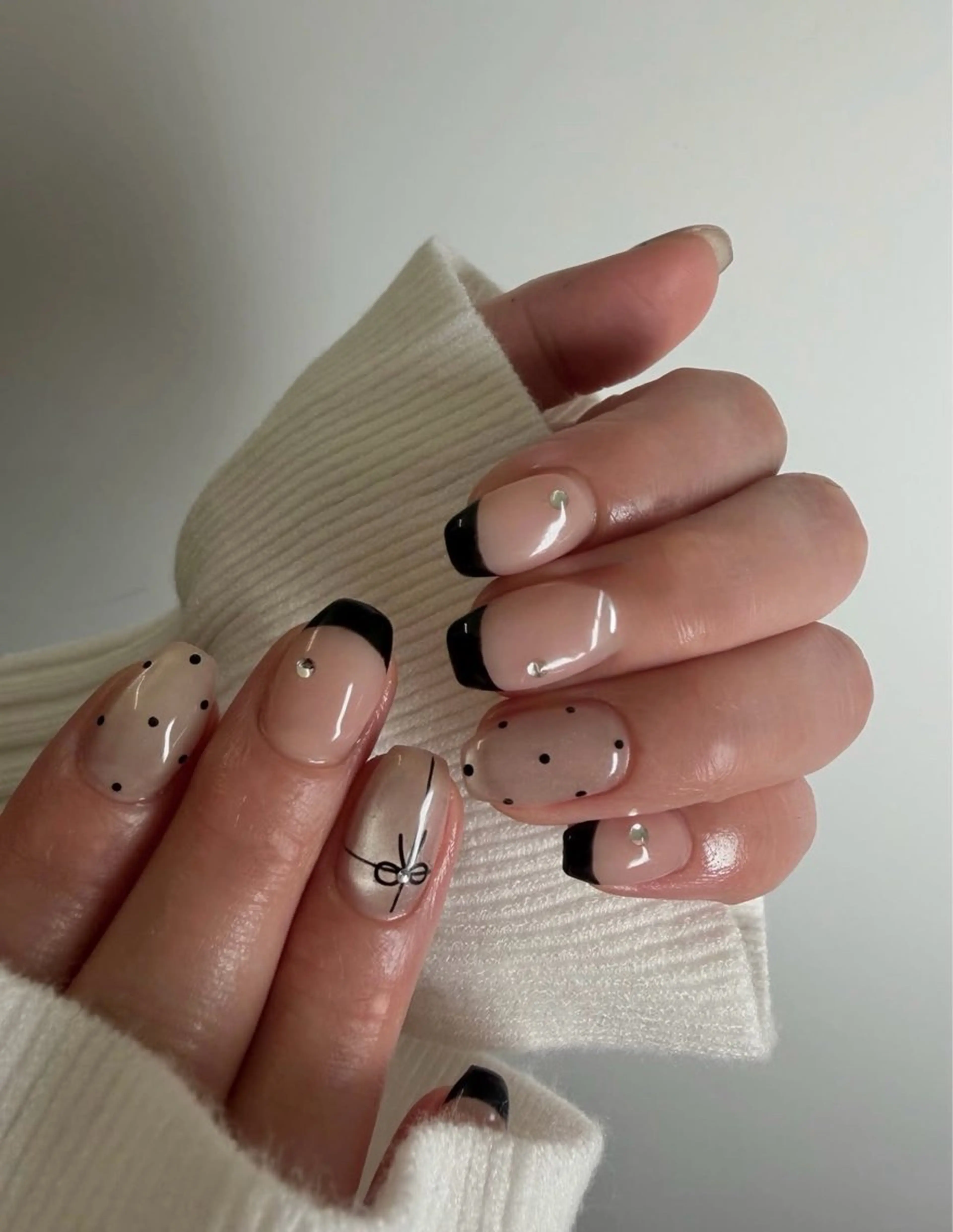 ネイル アートネイル ドット フレンチネイル オフィスネイル リボン ハンドネイル ハンドケア NailSalon✨ Écrinエクランのネイルデザイン