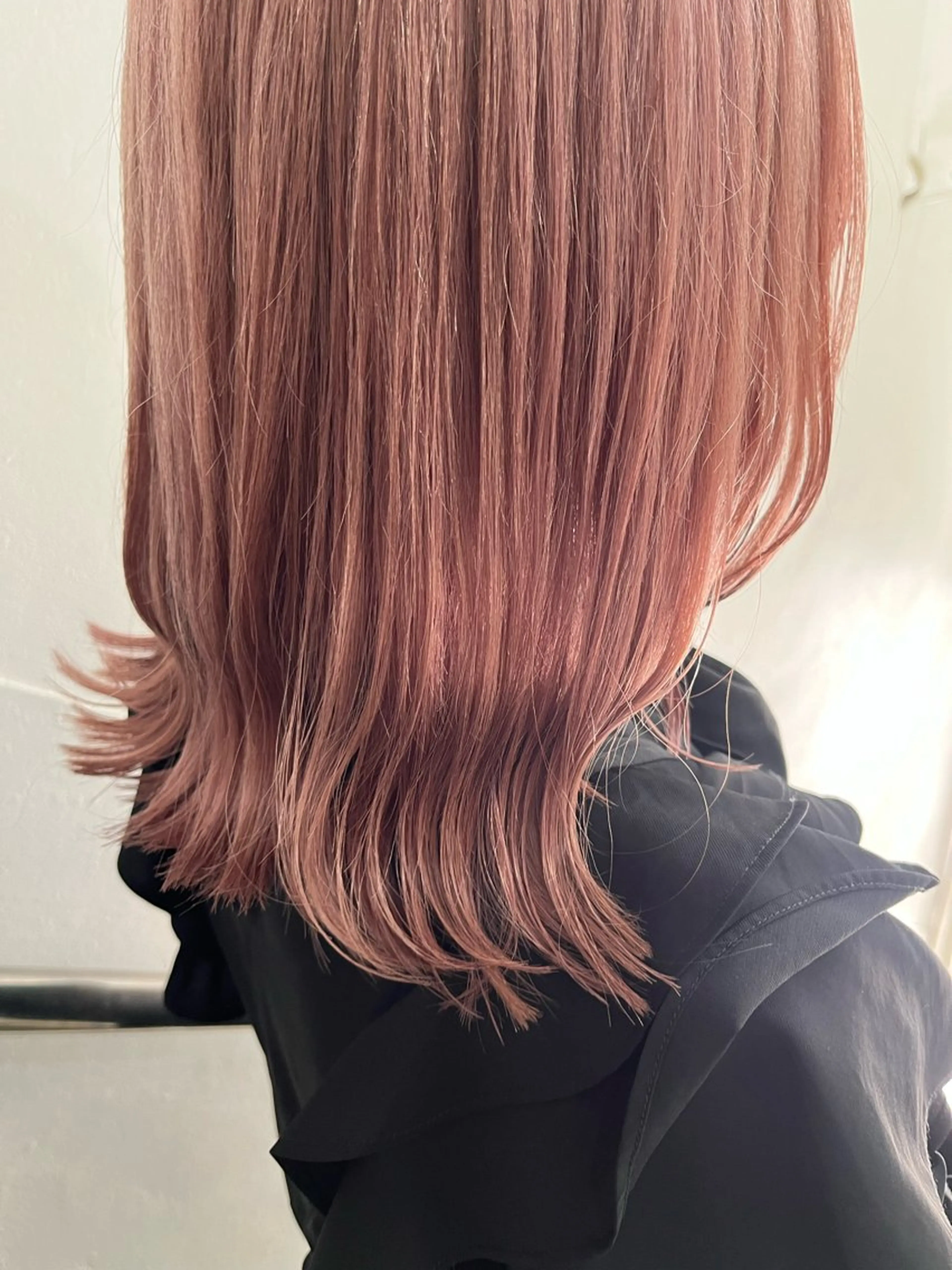 ミディアム カット ヘアカラー トリートメント 顔まわりカット/ 艶感カラー/sikiのヘアスタイル