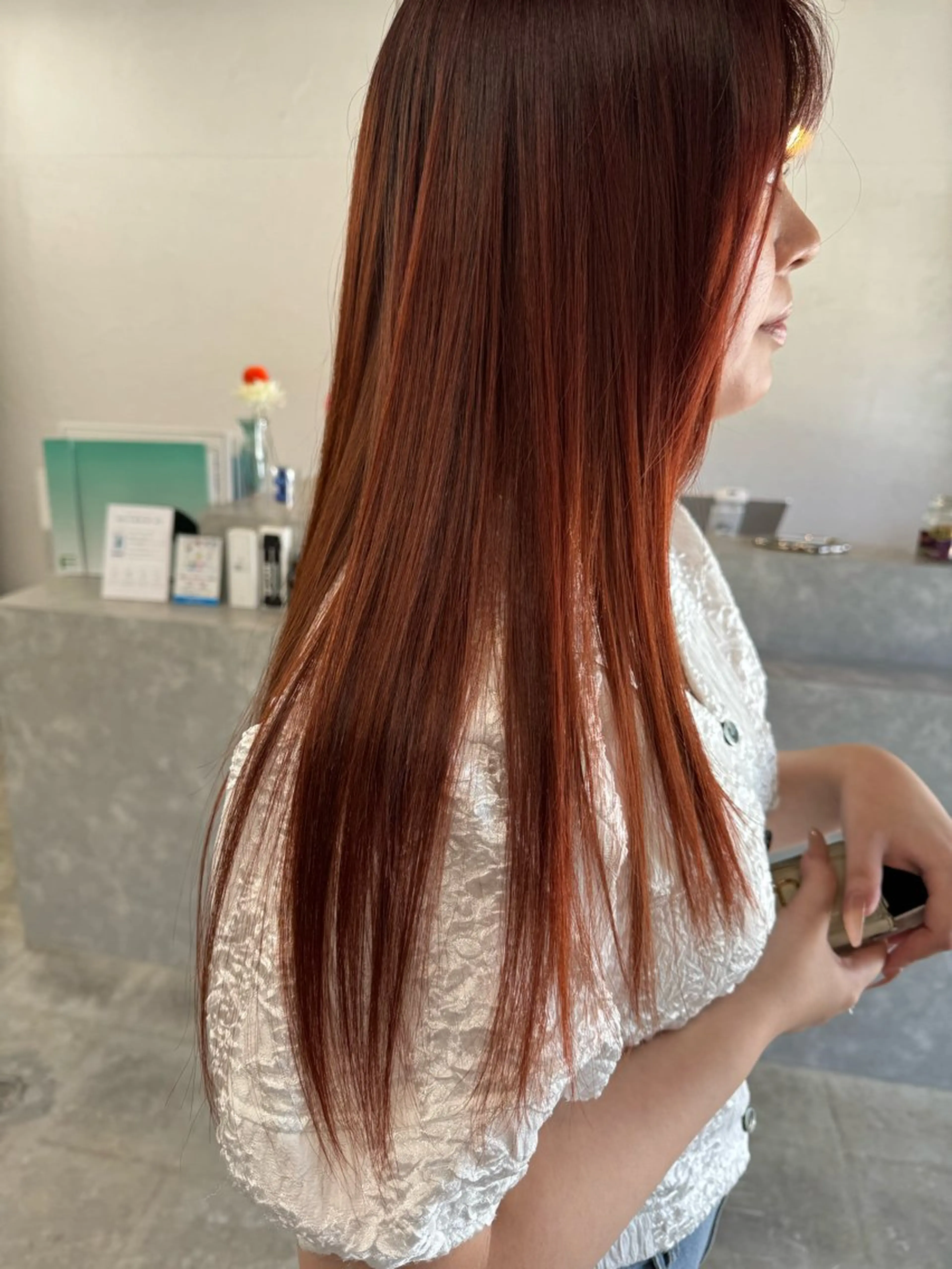 セミロング 艶カラー🫧 MOMOYOのヘアスタイル