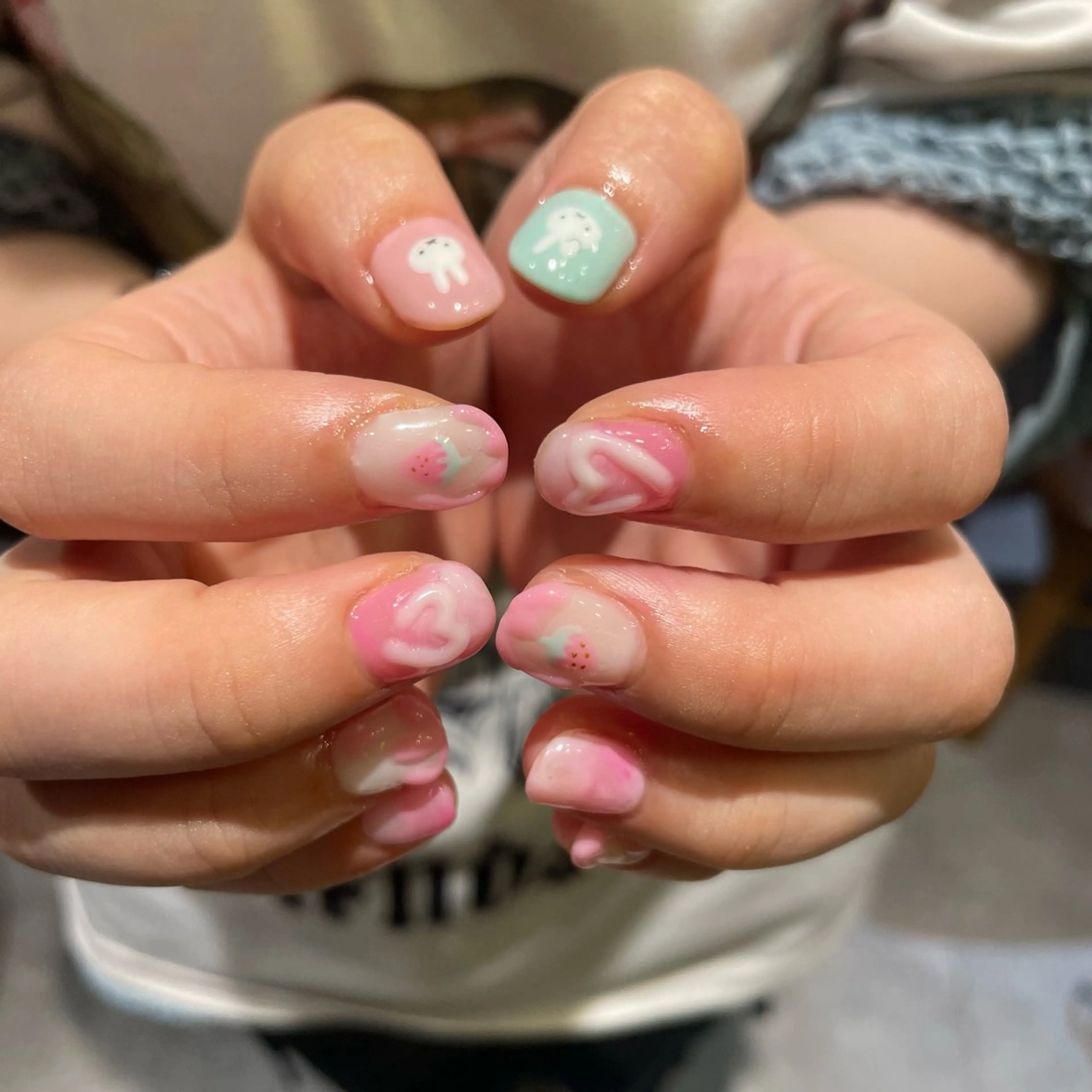 ネイル ハンドネイル ハイトーン🦄ネイル 💞のぶちのネイルデザイン