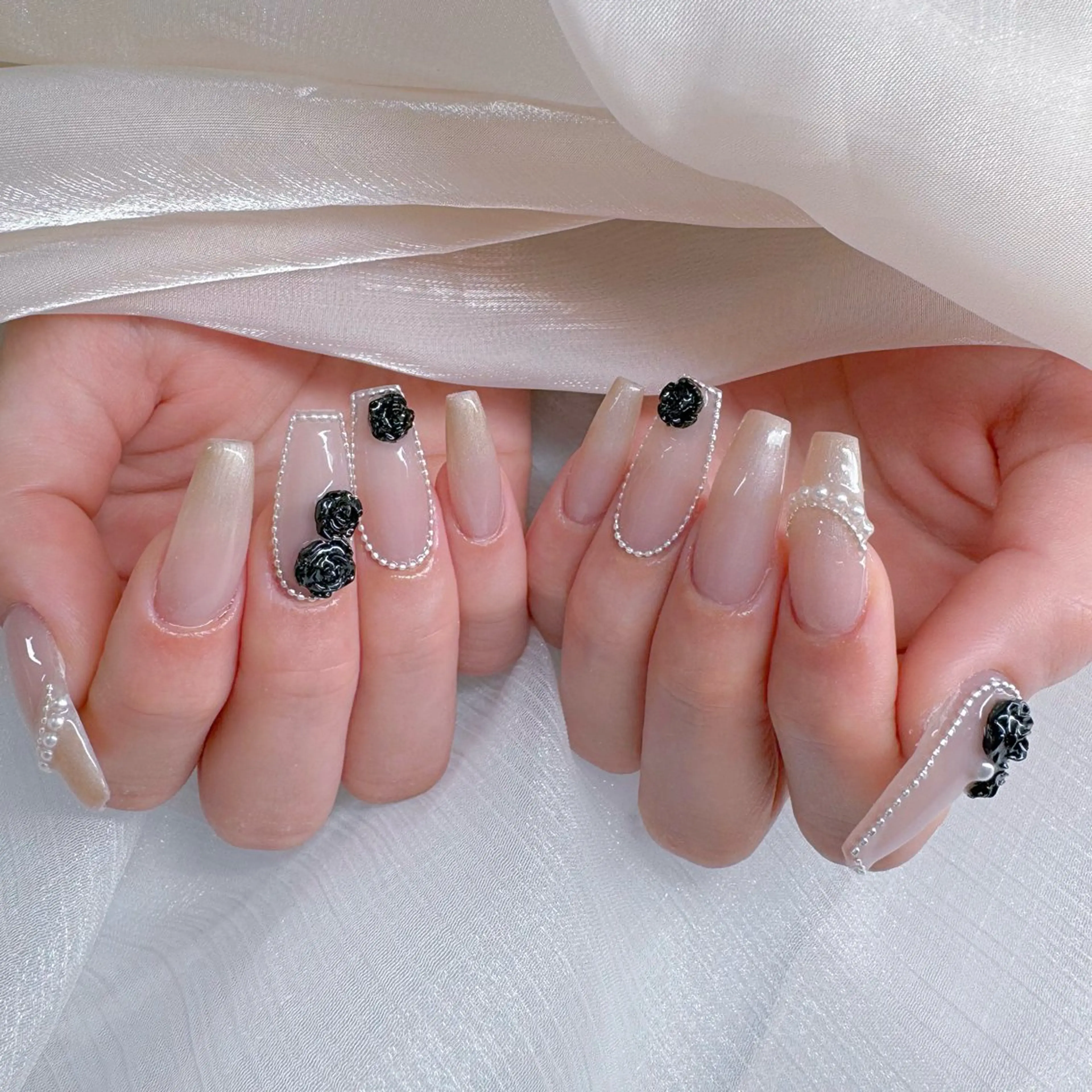ネイル チークネイル ガーリー キラキラネイル 韓国ネイル ミラーネイル ハンドネイル NailPrincess所属・princess スカルプ専門店のネイルデザイン