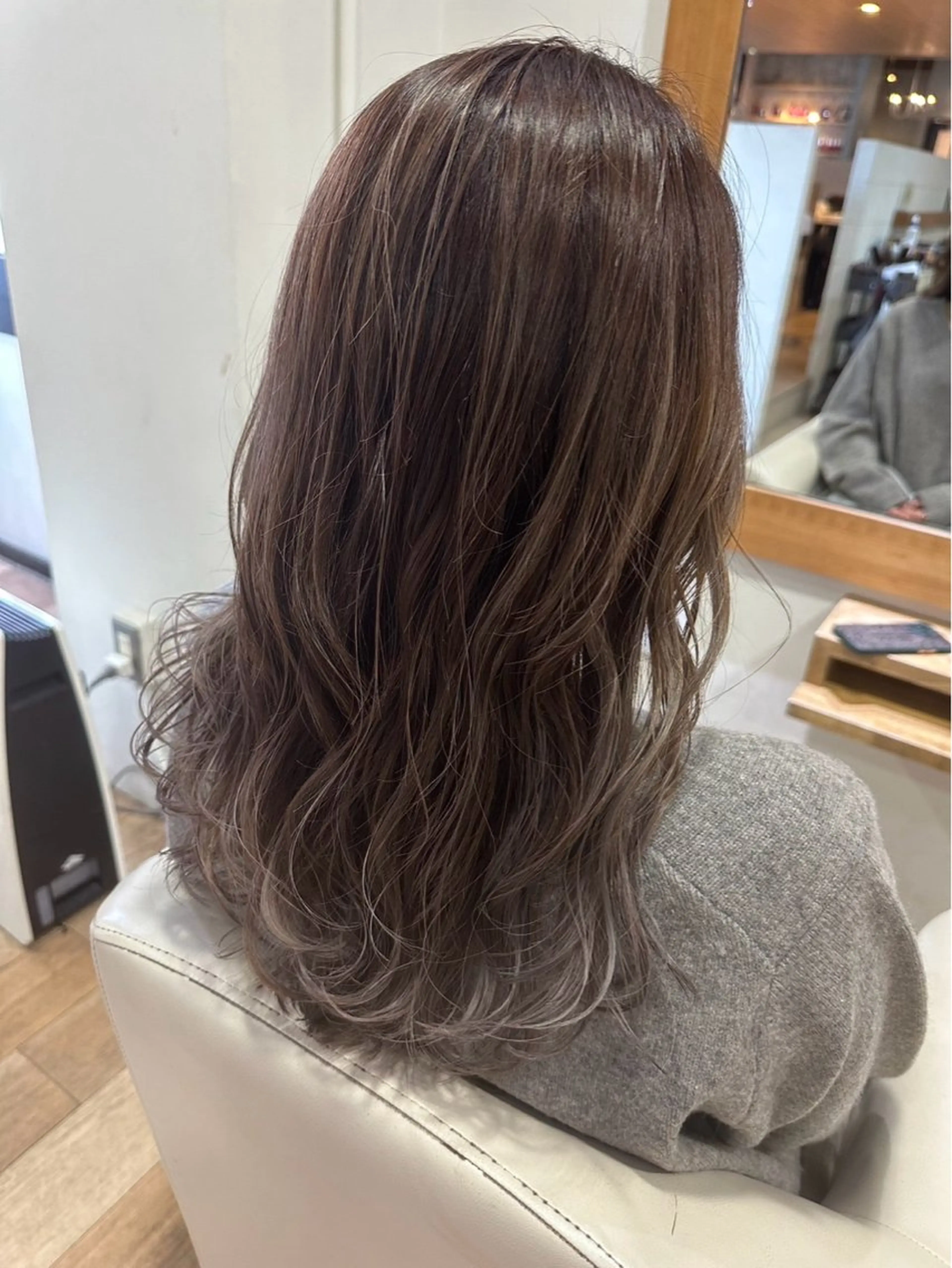 ロング カラー 白石 七海のヘアスタイル