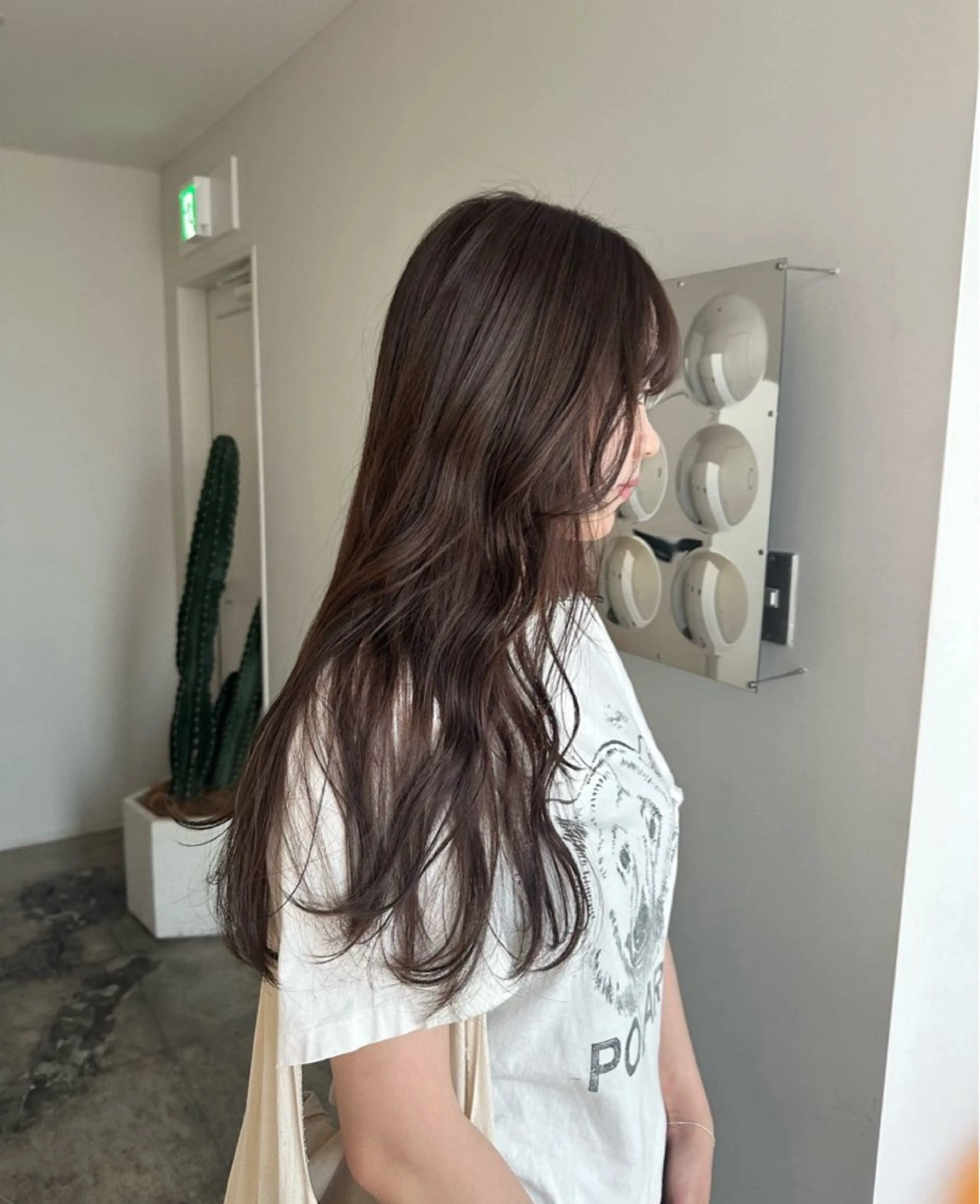 ロング ヘアカラー トリートメント 岡田 琉花のヘアスタイル