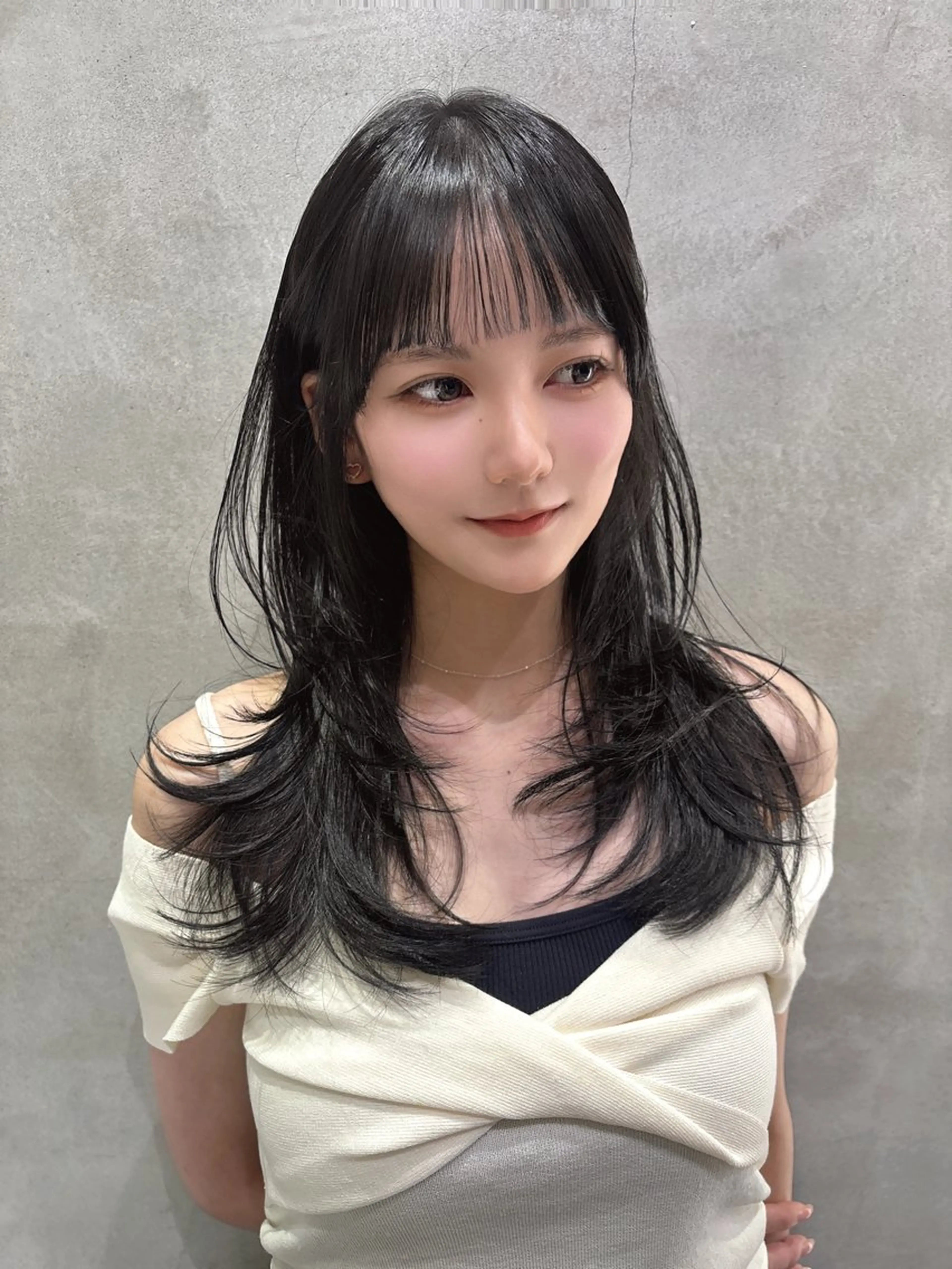 ミディアム Londnaitre MAHOのヘアスタイル