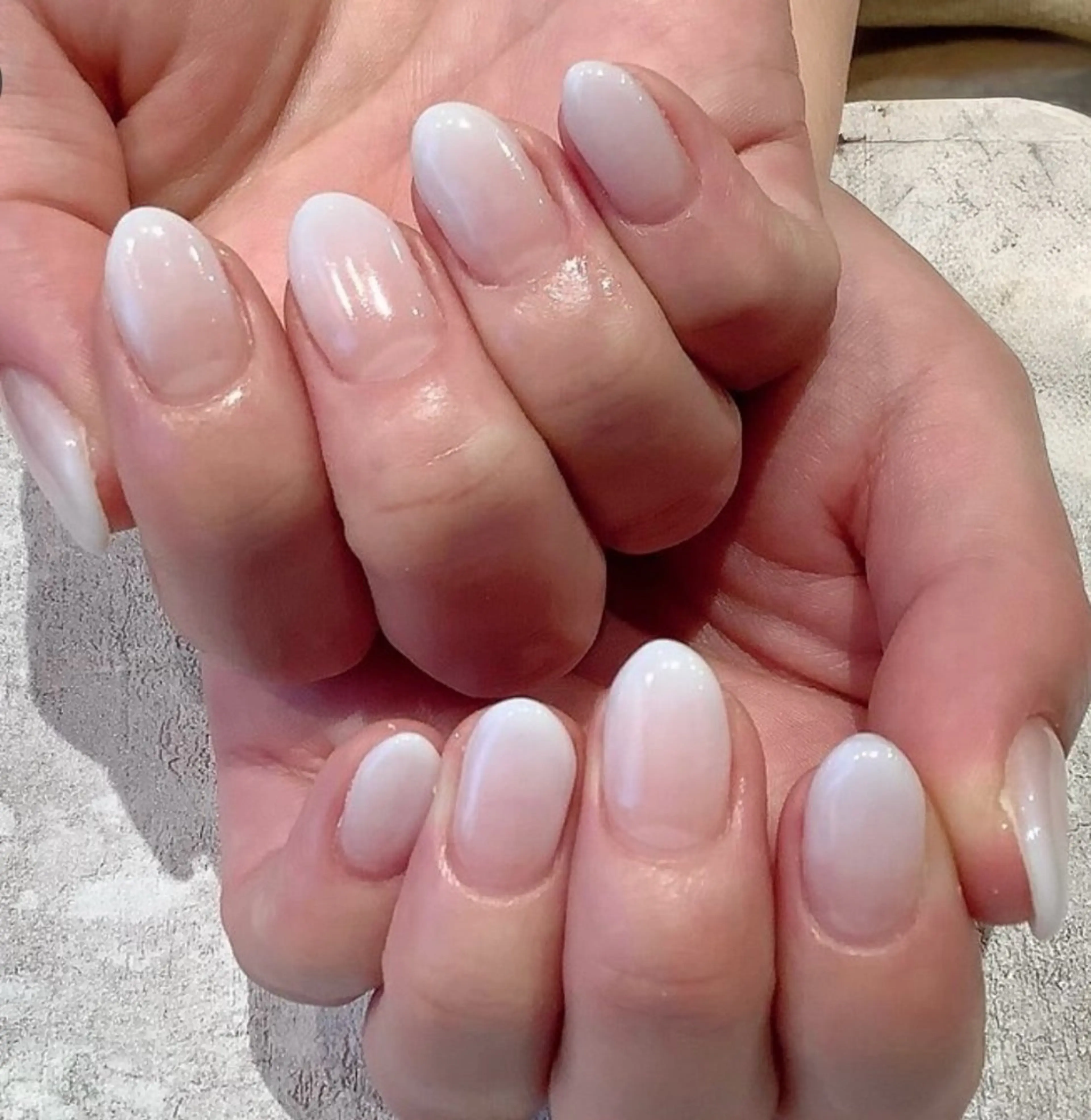 【オフなし/白グラデーション】ラメ・アートなしの写真