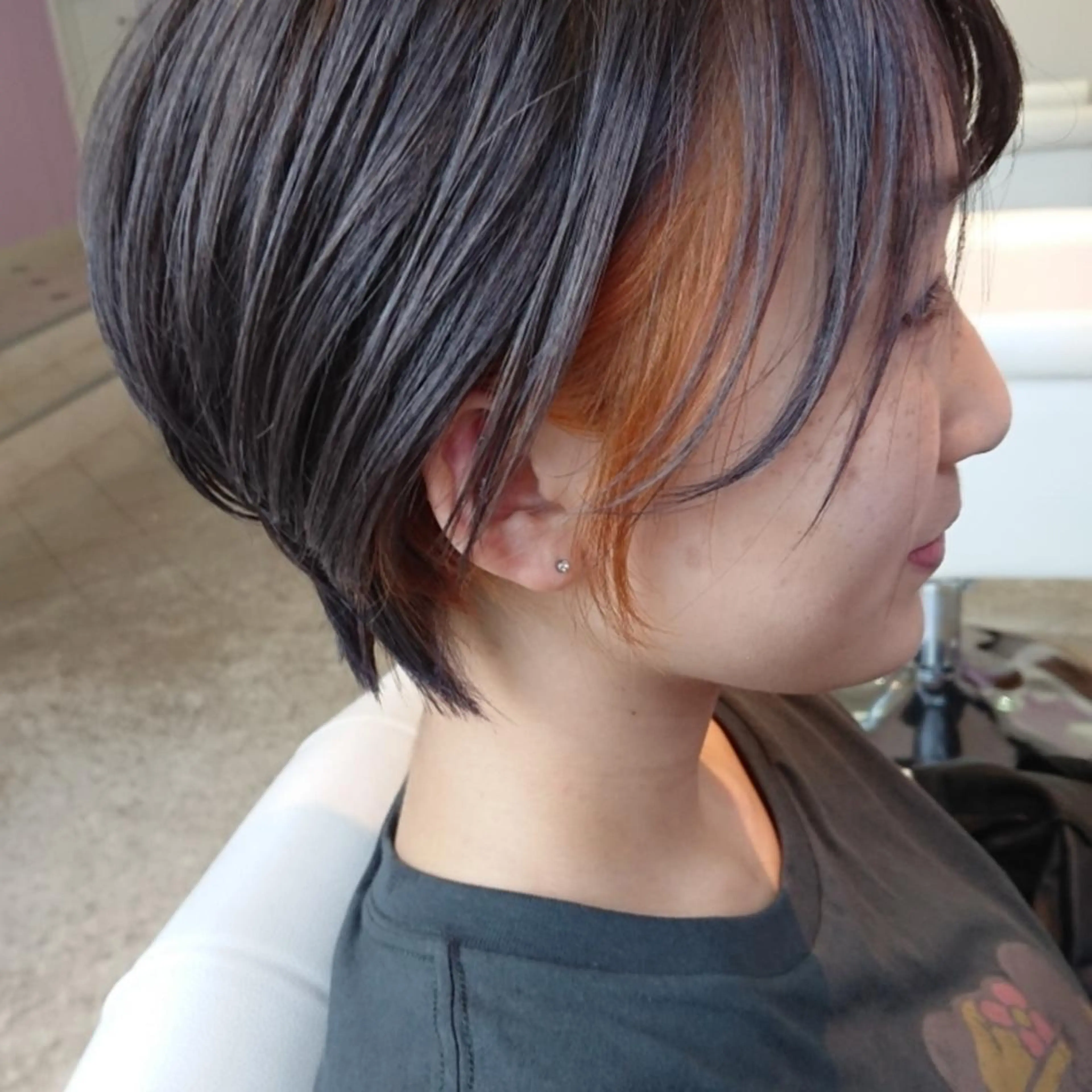 ショート カラー グレージュ オレンジ ナカシマ  アユミのヘアスタイル