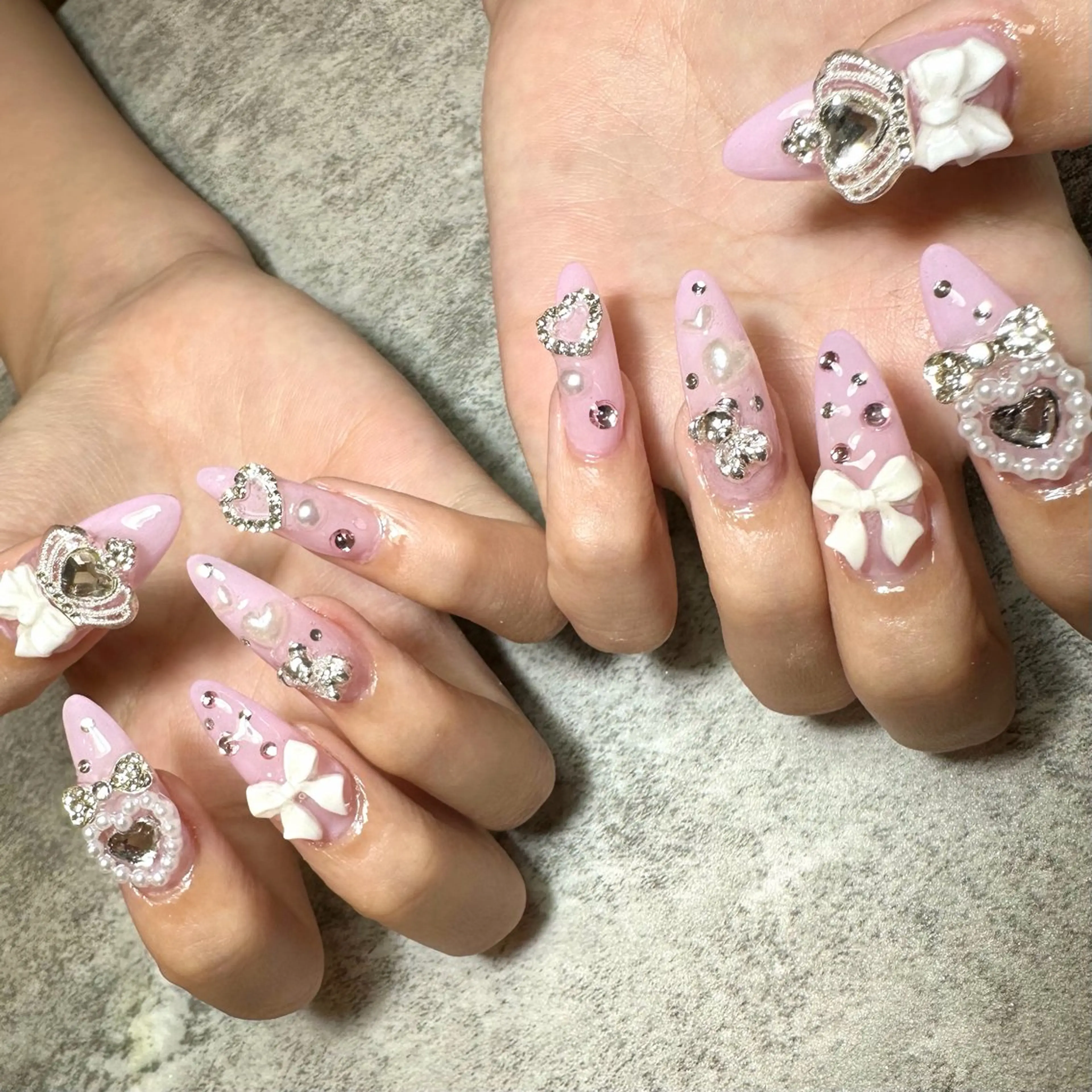 派手にしたい方💖乗せ放題持ち込みデザイン💅オフ無料ケア込みの写真
