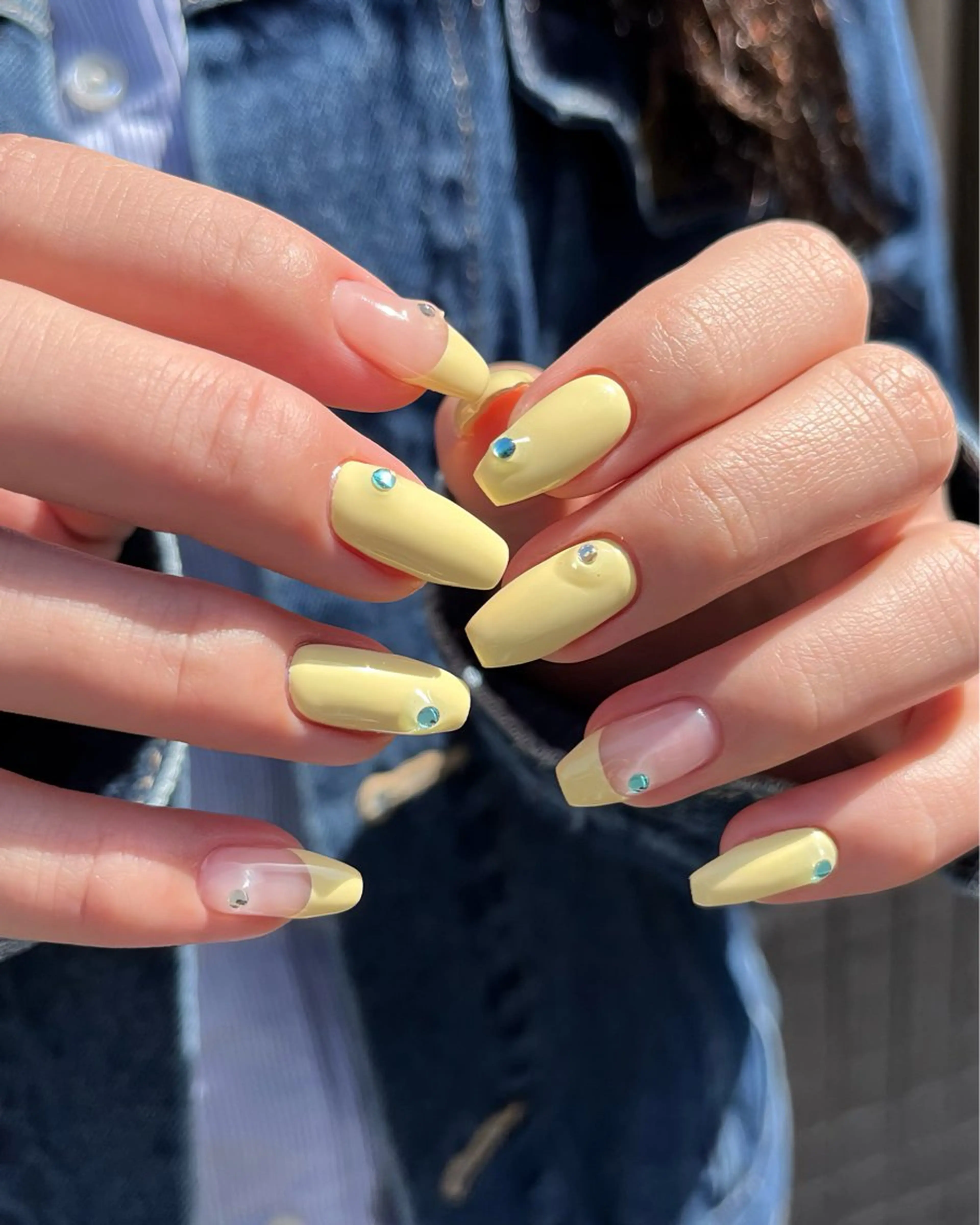 ネイル チークネイル フレンチネイル 水色 赤色 夏ネイル ハンドネイル 🫧OPELIA NAIL渋谷🫧のネイルデザイン