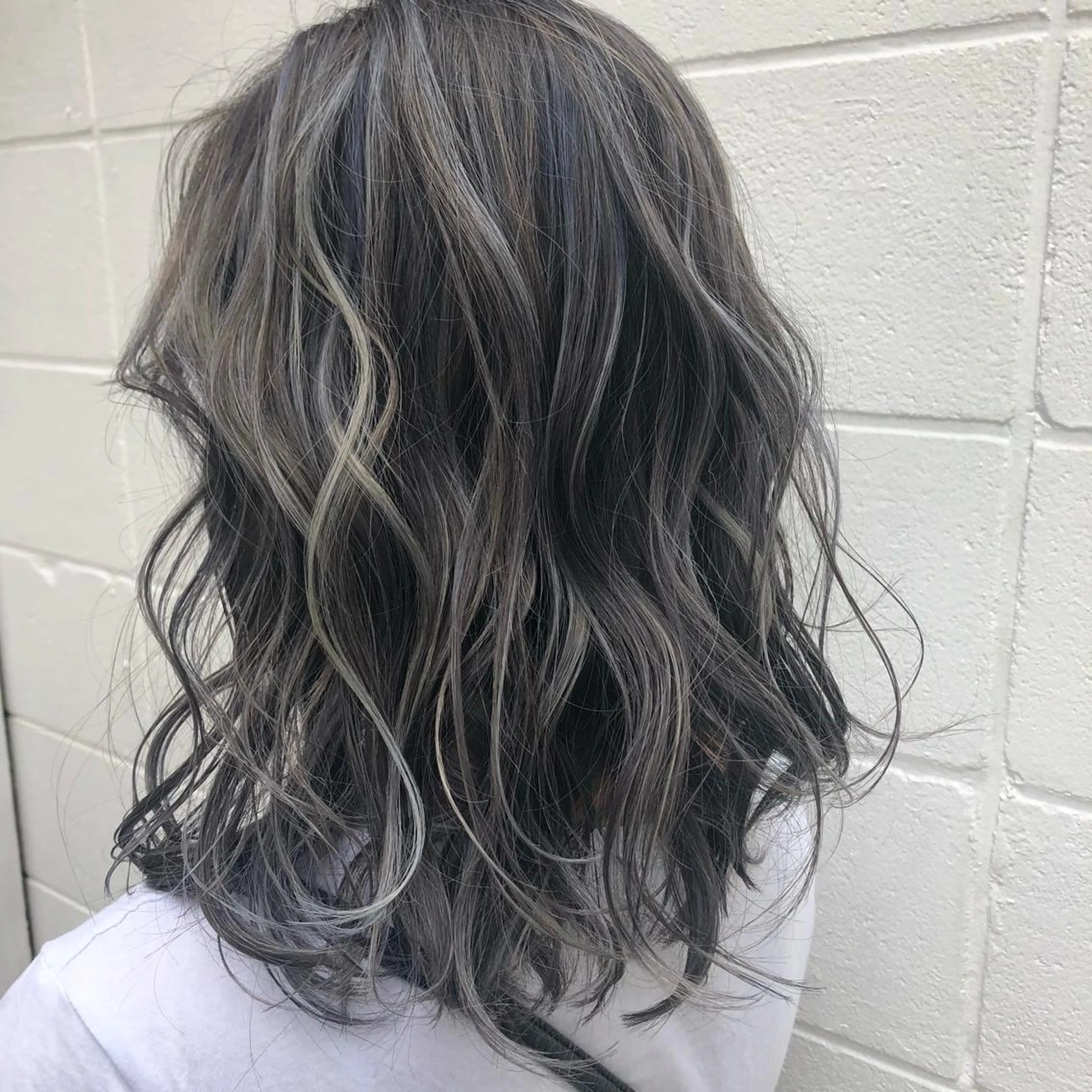 セミロング カラー comfy すずなのヘアスタイル