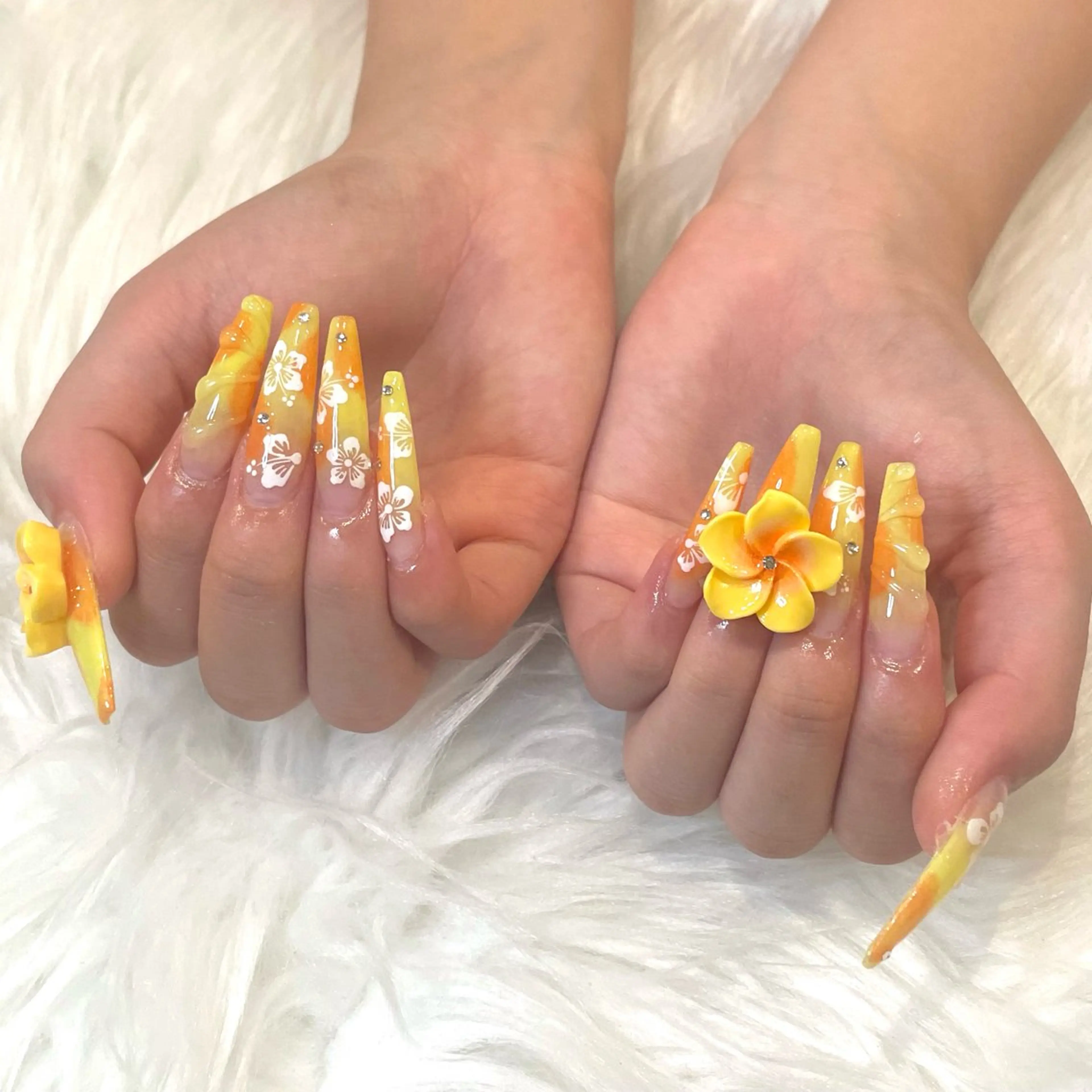ネイル ニュアンスネイル ハンドネイル yurika 🌷.*･ﾟのネイルデザイン