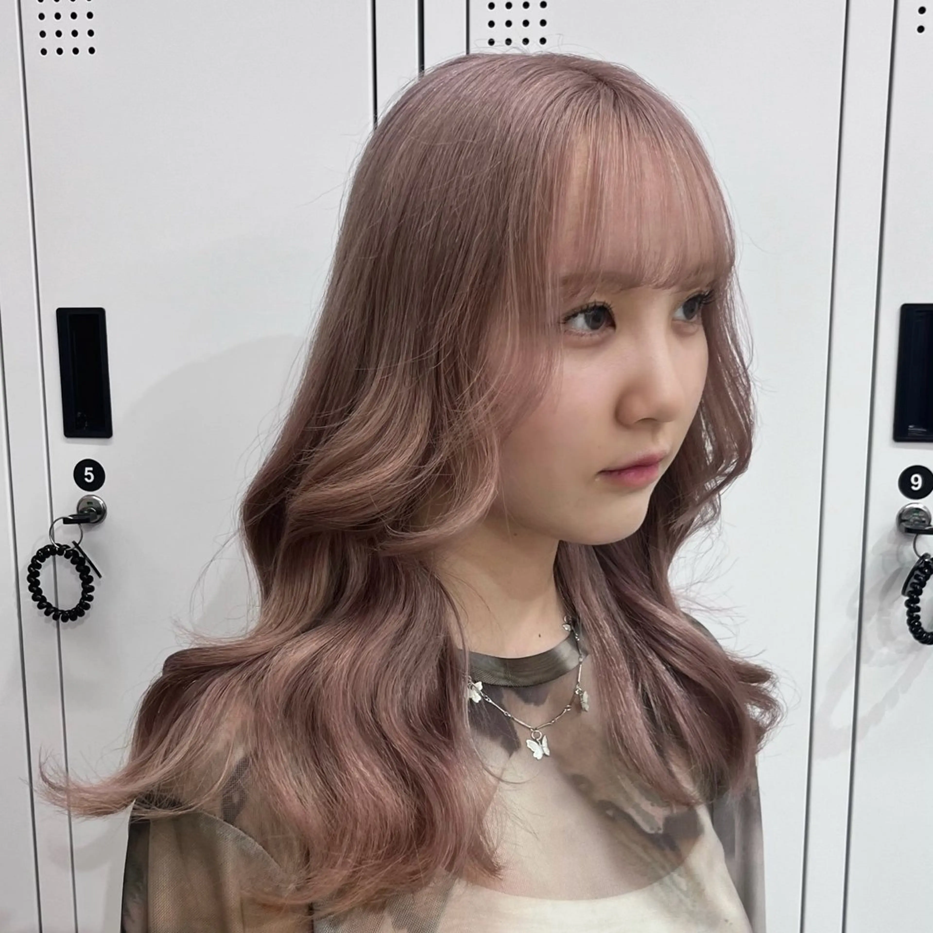 ロング カラー ヘアアレンジ ベージュカラー ピンクカラー ピンクベージュ ヘアカラー トリートメント ヘアセット 🎀韓国ヘア🎀 𝐬𝐚𝐫𝐚🎀のヘアスタイル
