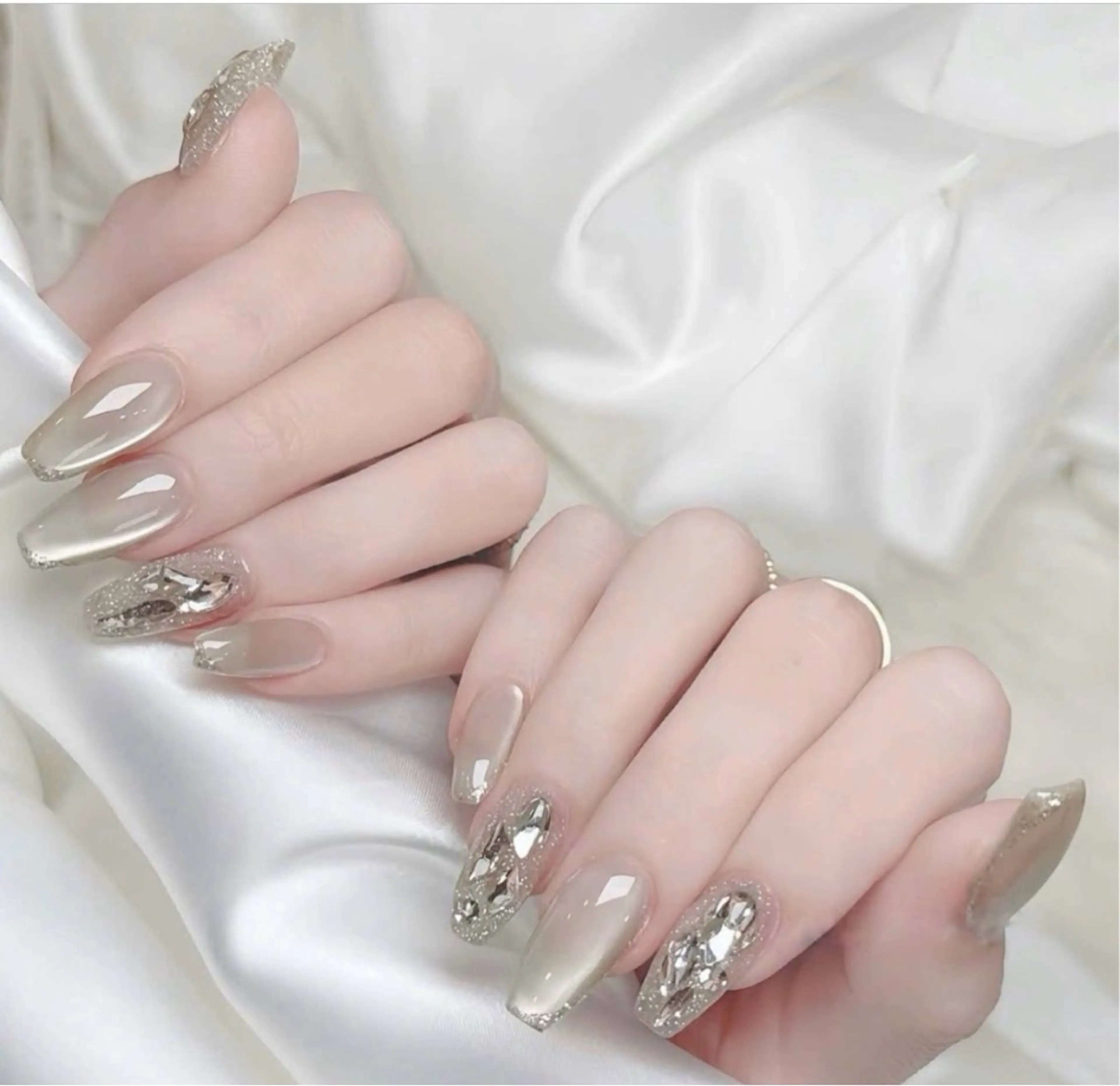 ネイル フレンチネイル キラキラネイル マグネットネイル ミラーネイル ニュアンスネイル ハンドネイル Lyn TA Nailのネイルデザイン