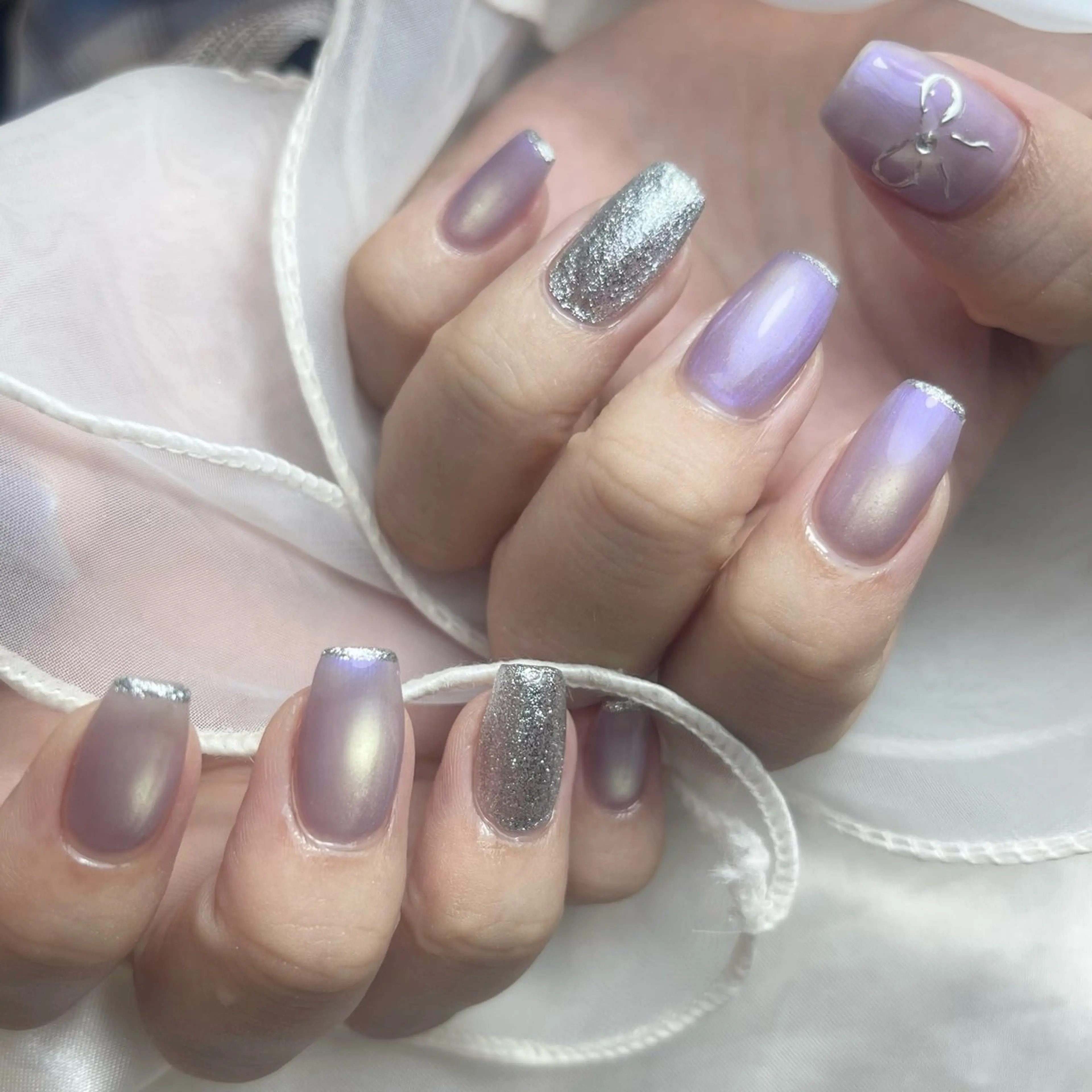 ネイル フレンチネイル ラメ(グリッター) マグネットネイル リボン ハンドネイル salon de Tiara 碧のネイルデザイン