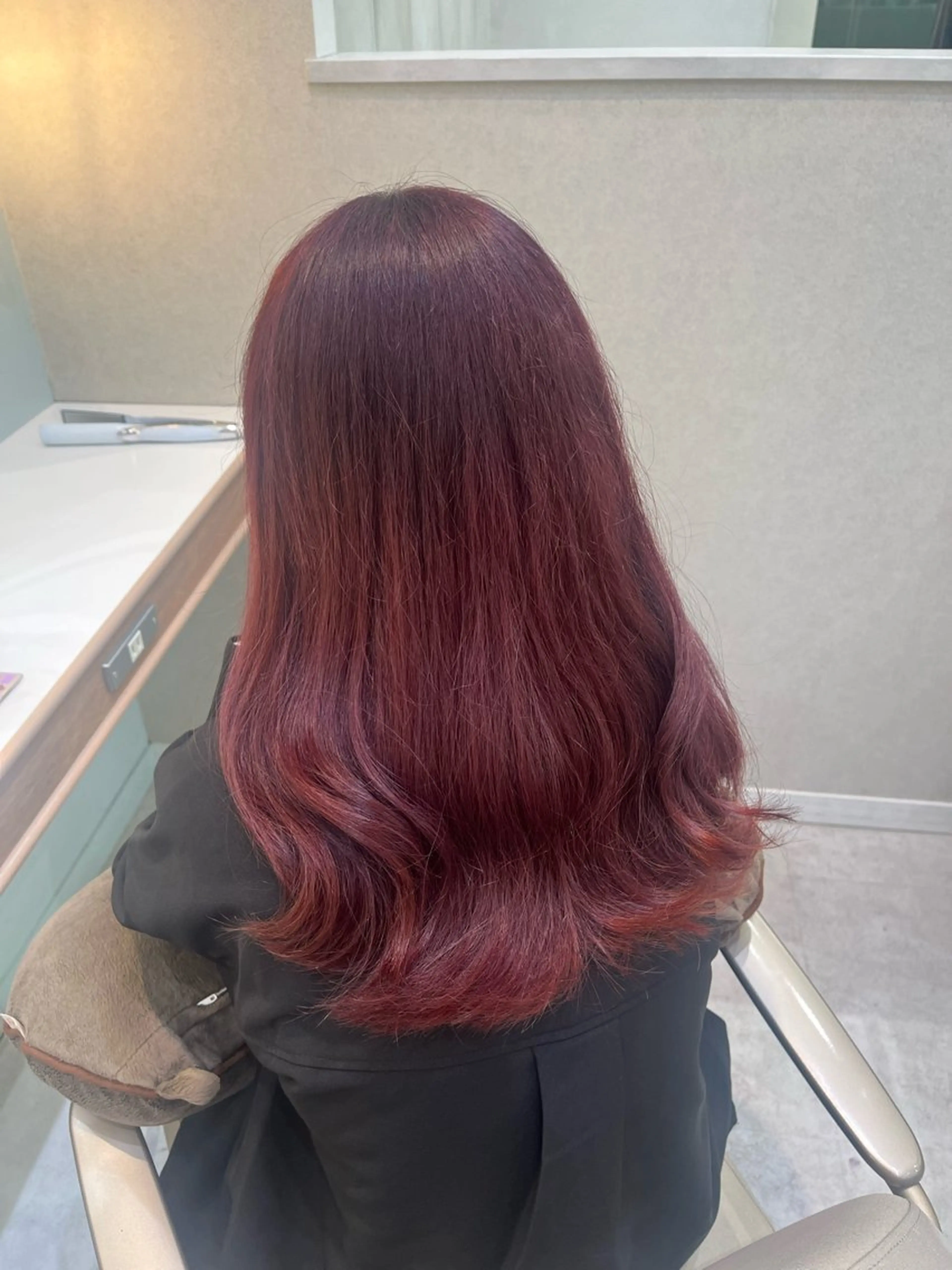 セミロング カラー レッドカラー ヘアカラー 𝑴𝑰𝑨🎀暖色 /ブリーチ/髪質改善のヘアスタイル