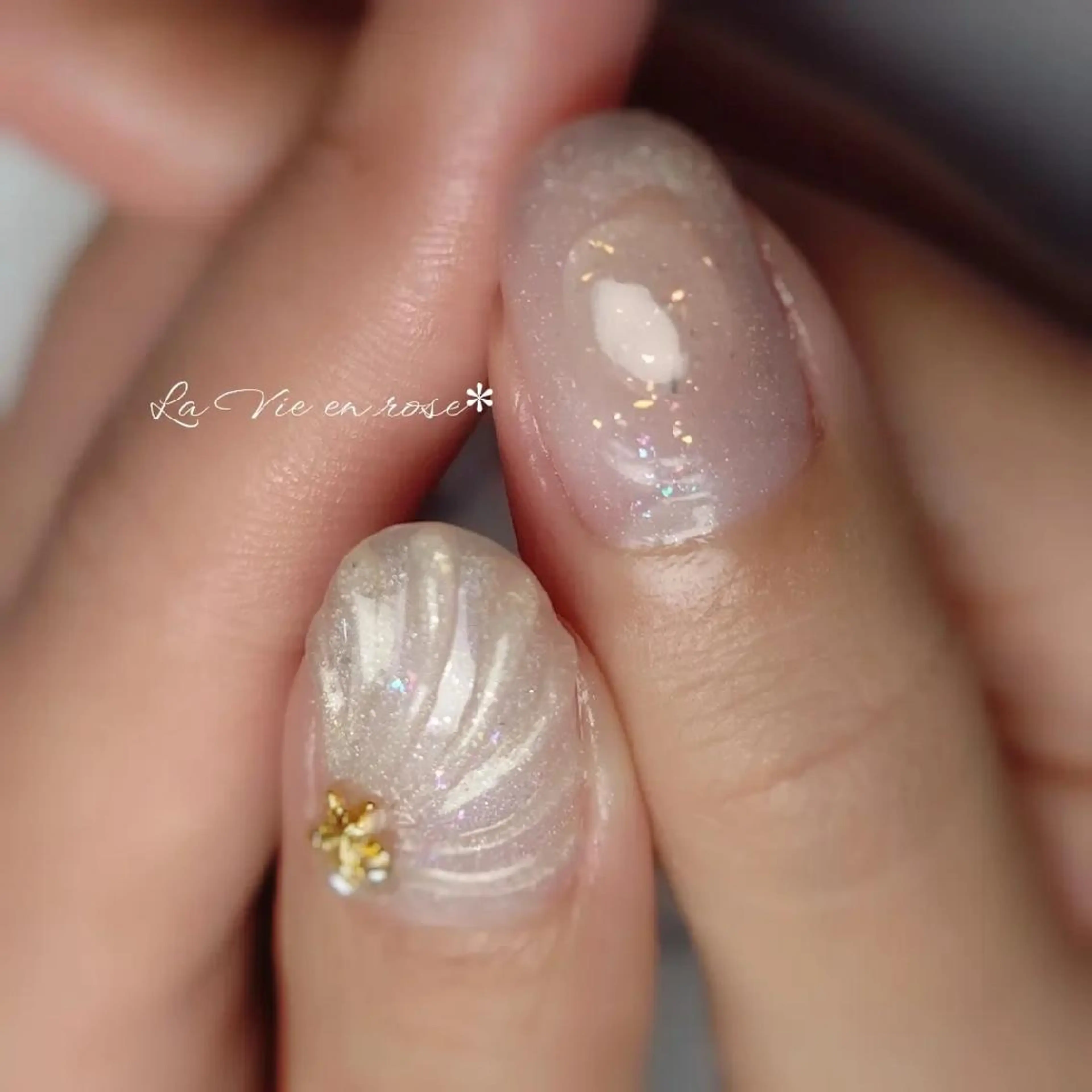 ネイル 夏ネイル ラヴィアン ローズのネイルデザイン