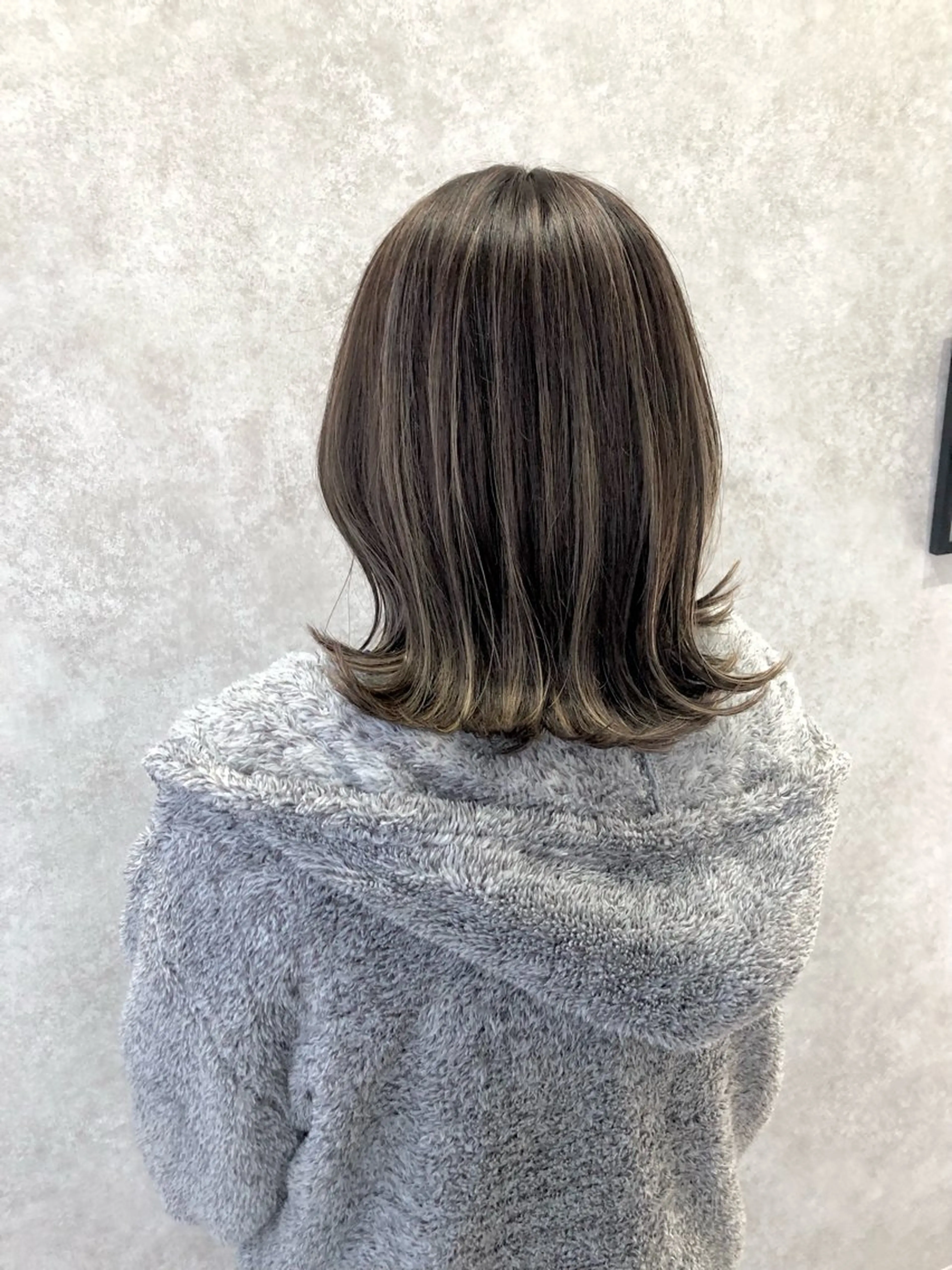 ミディアム ハイライト 飛田 由貴のヘアスタイル