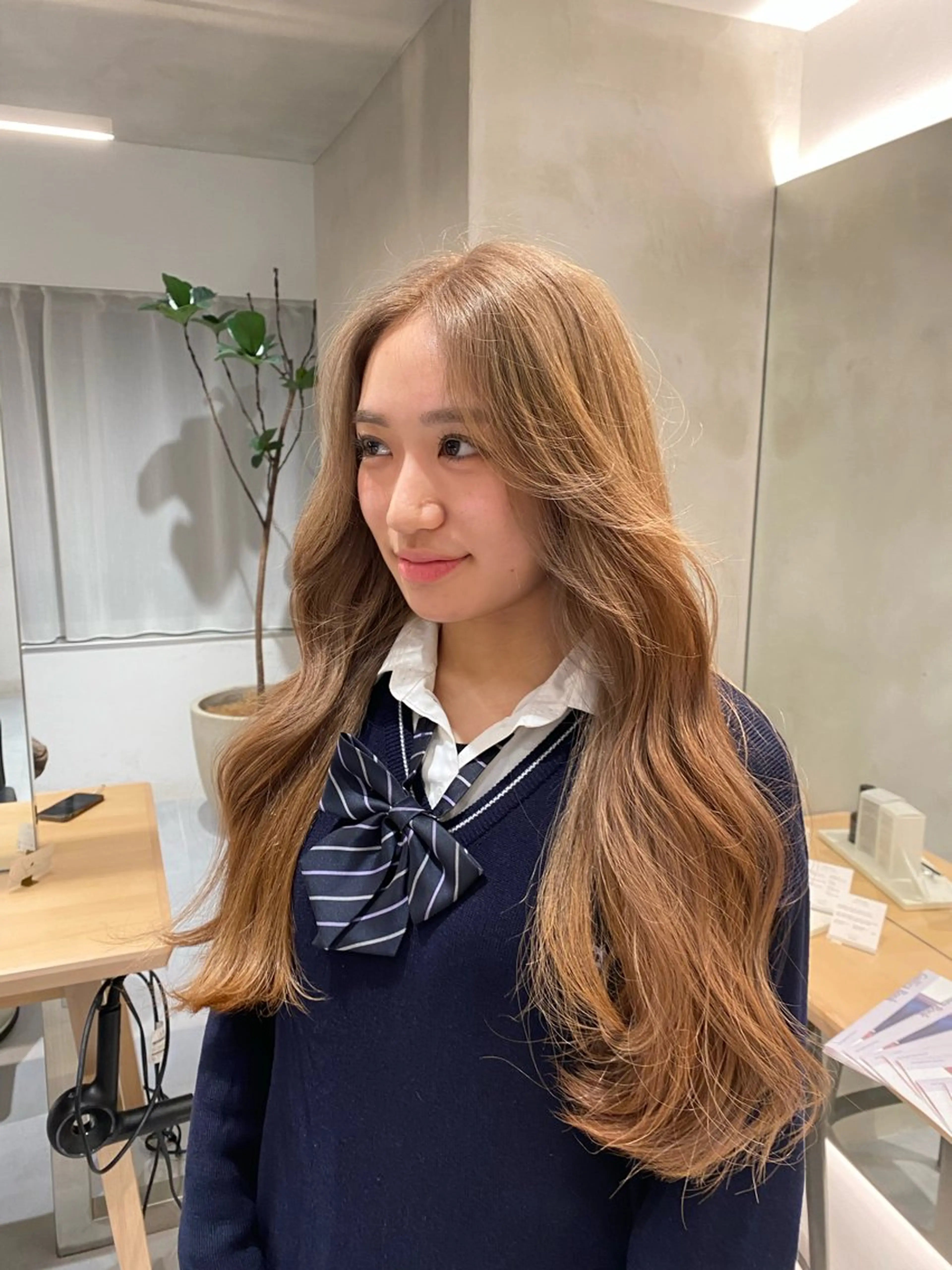ロング カラー ヘアカラー トリートメント ヘッドスパ ヘアセット 小顔ショート✨️ RIEのヘアスタイル