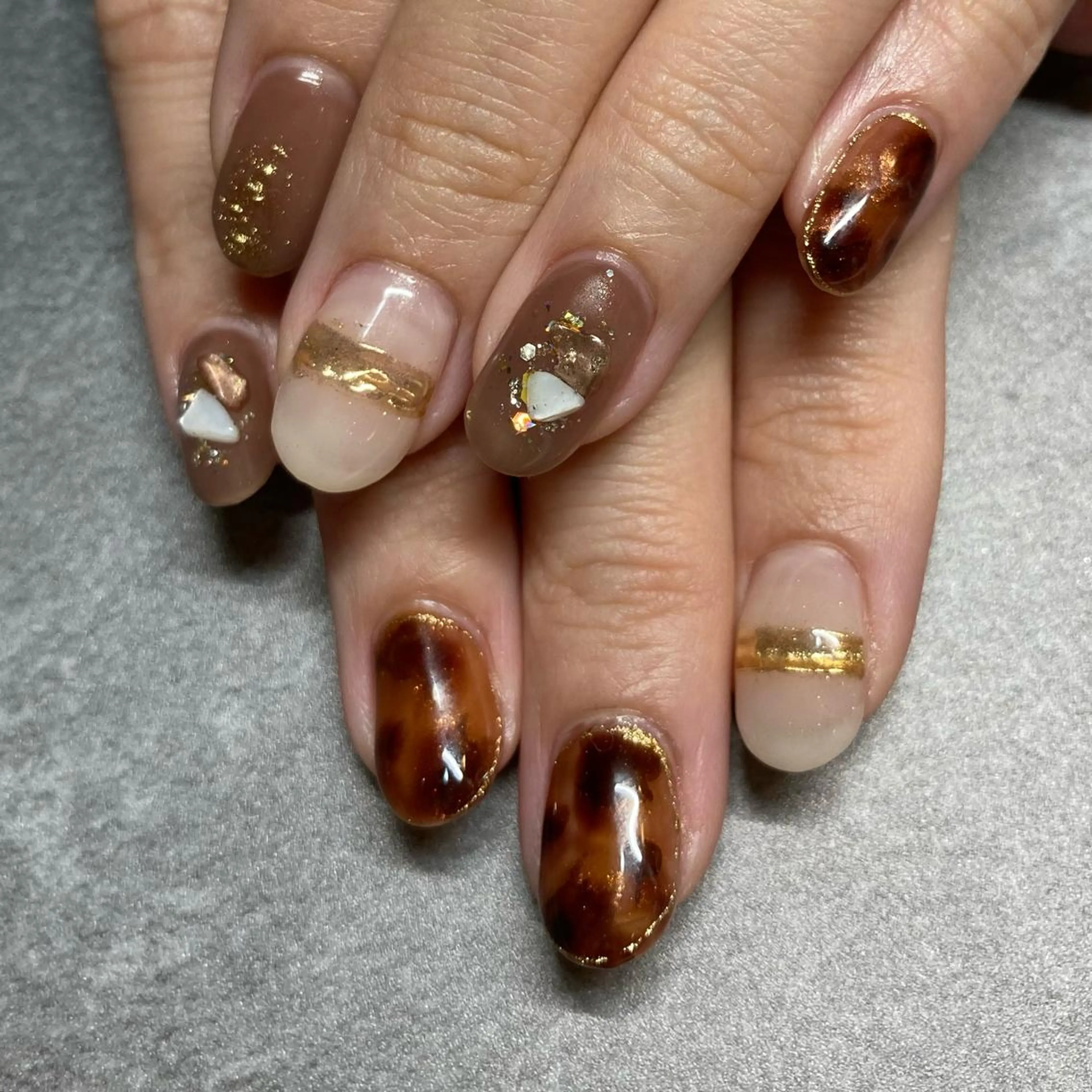 ネイル べっ甲ネイル ニュアンスネイル Sand by muoのネイルデザイン