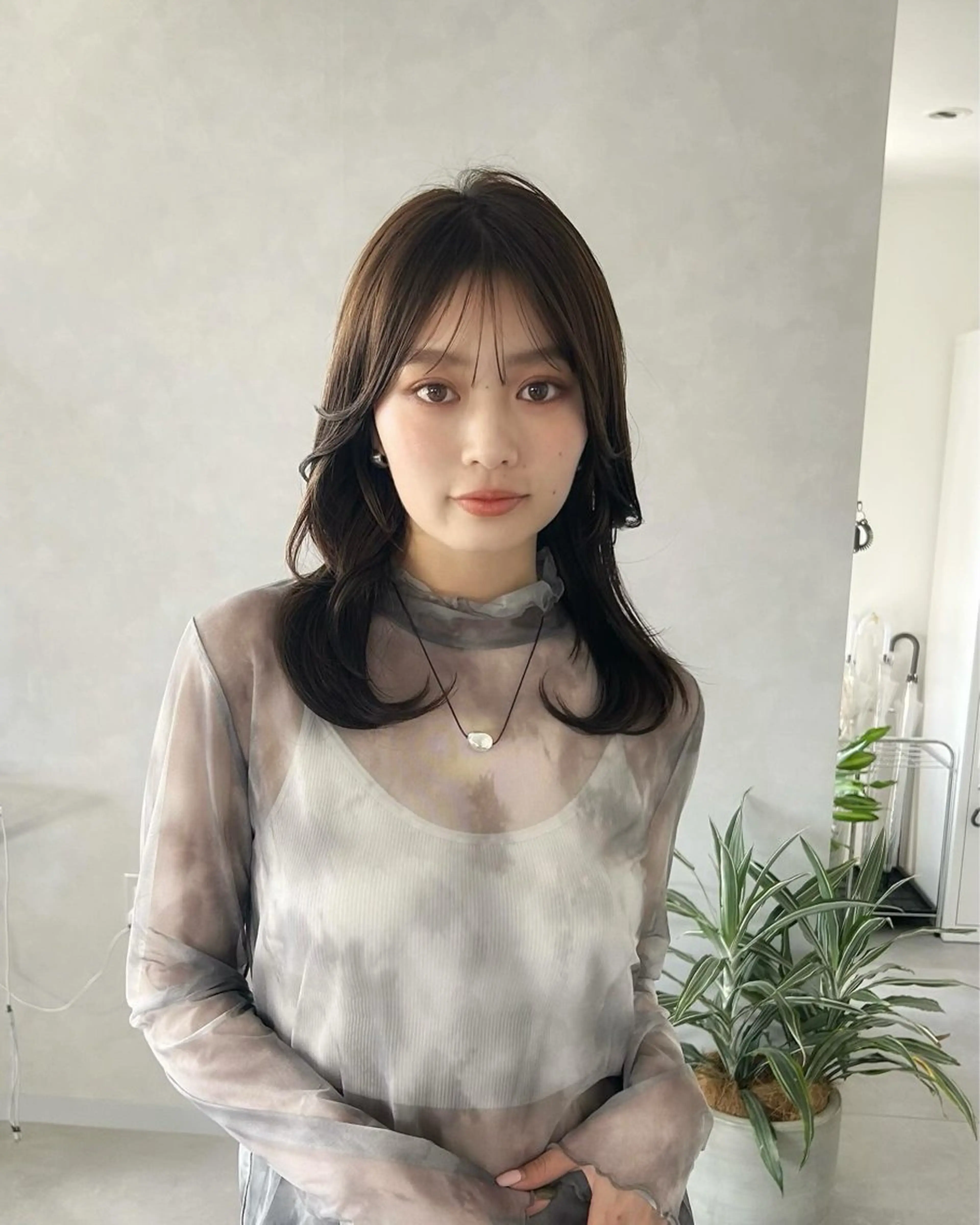 ミディアム カラー グレージュ くびれヘア レイヤーカット ❤️ショートカット ・顔周りカット❤️のヘアスタイル