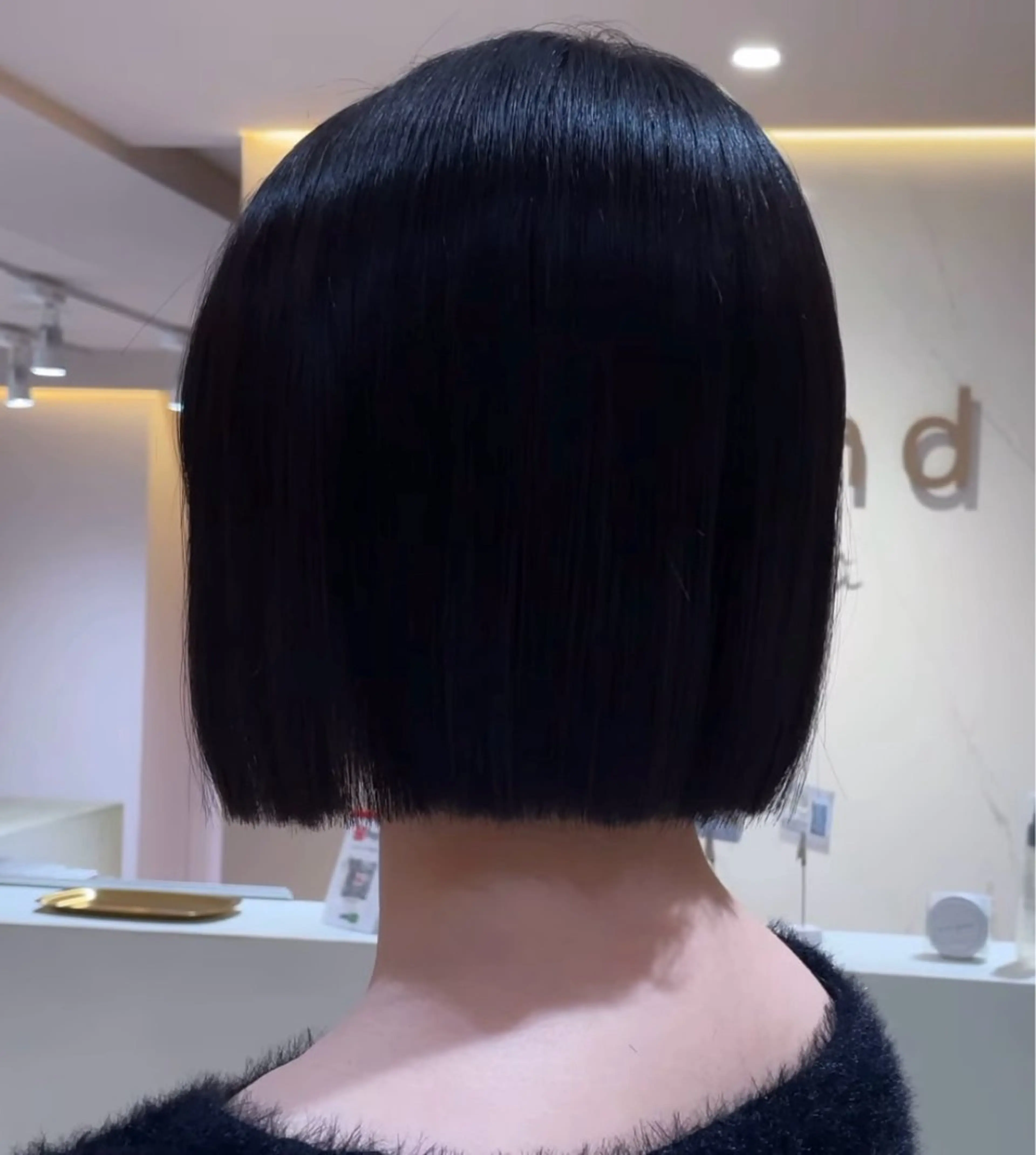 ショート sand yokohama所属・ほの/ボブ/透明感カ ラー/レイヤーカットのヘアスタイル