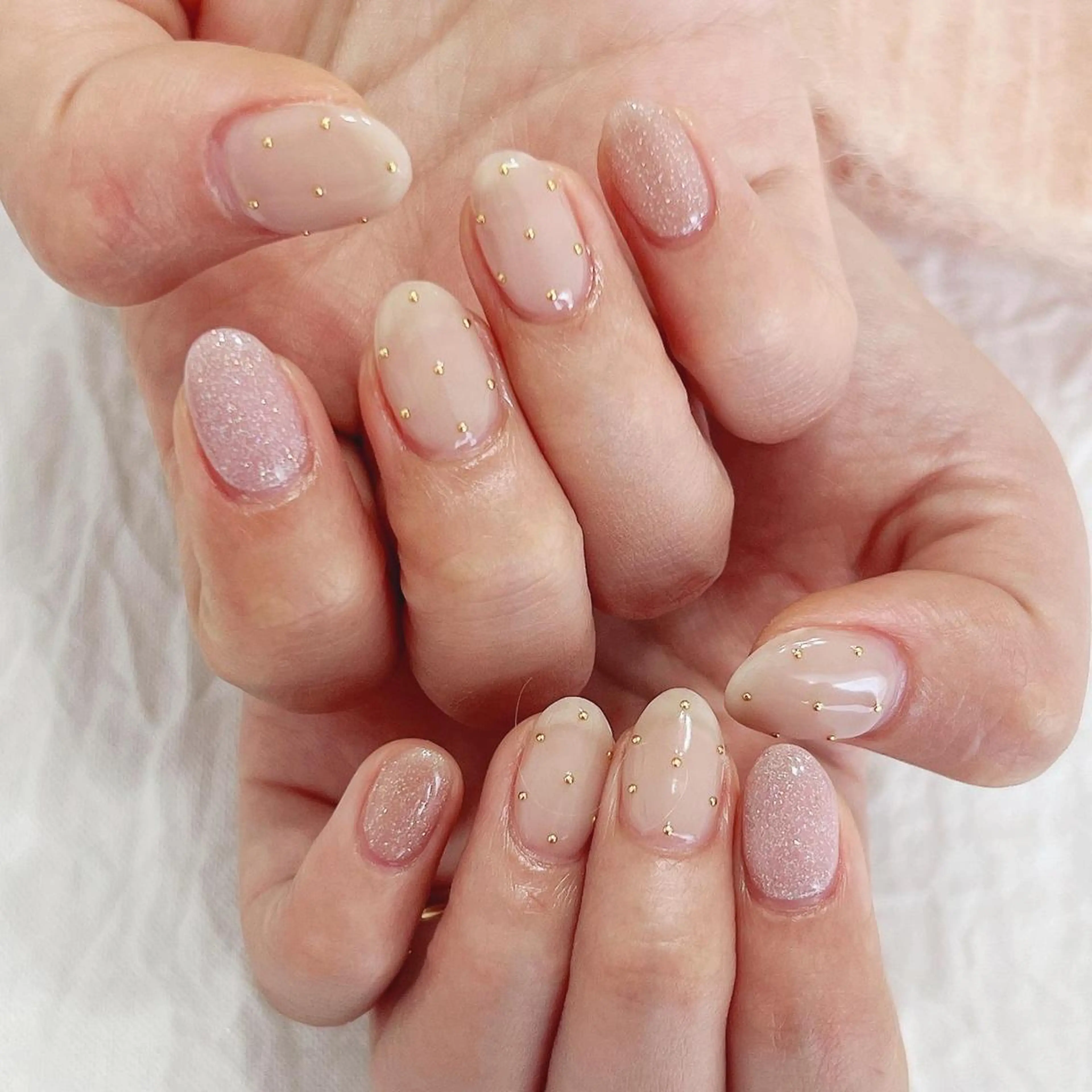 ネイル ゴールド ラメ(グリッター) ニュアンスネイル オフィスネイル シンプルネイル ハンドネイル peaberry nailのネイルデザイン