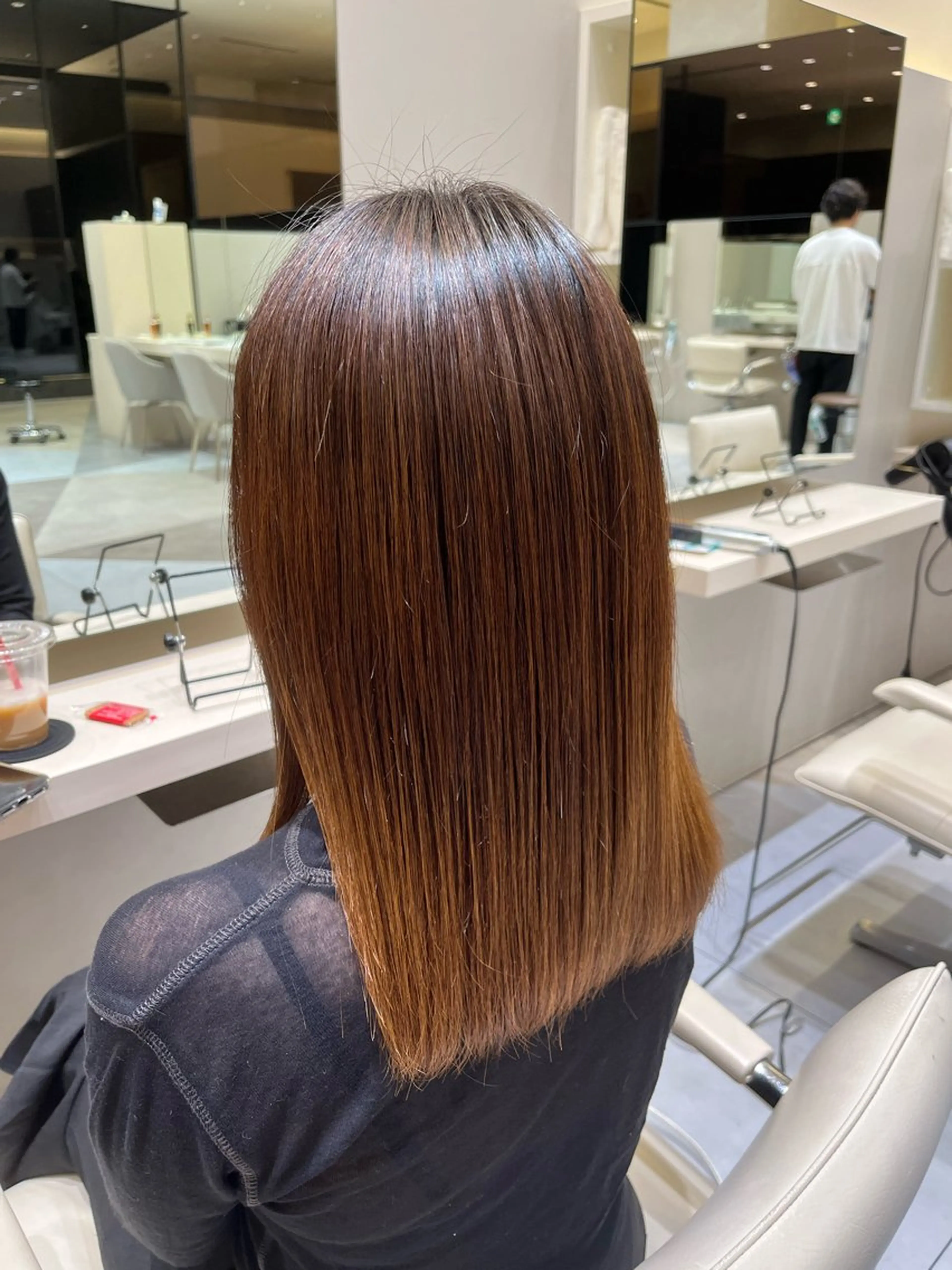 セミロング 縮毛矯正 k-two 関 七海のヘアスタイル