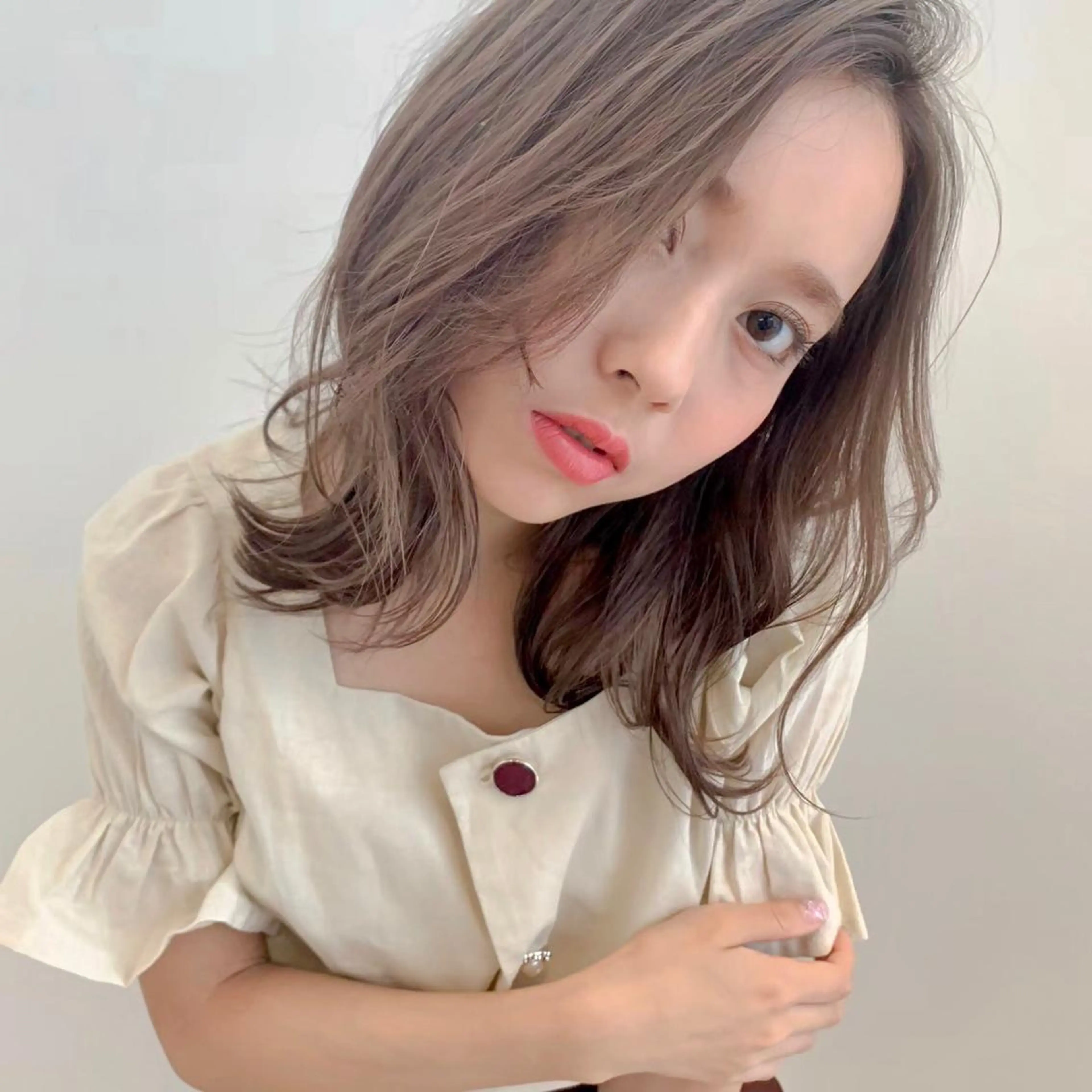 ミディアム カラー ベージュカラー ブリーチ ケアブリーチ ミルクティーベージュ 🦋レイヤーカット ミドリカワ🦋のヘアスタイル